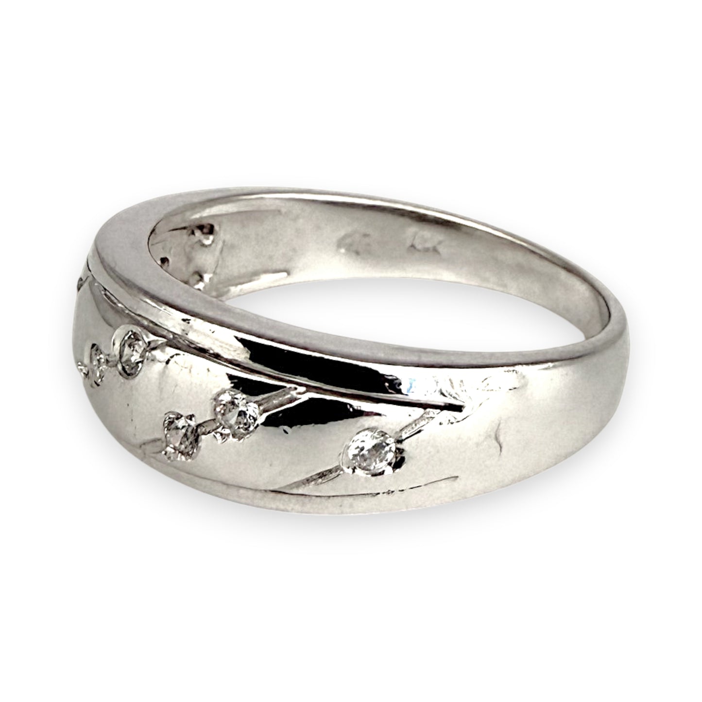 NZGD | 14ct White Gold Cascade Sparkle Band Ring Size O