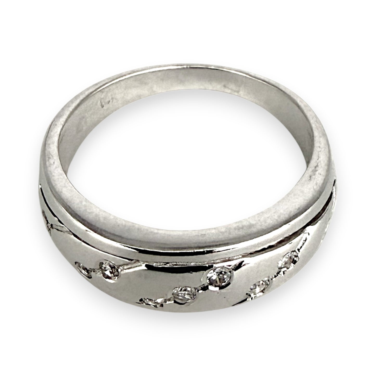 NZGD | 14ct White Gold Cascade Sparkle Band Ring Size O