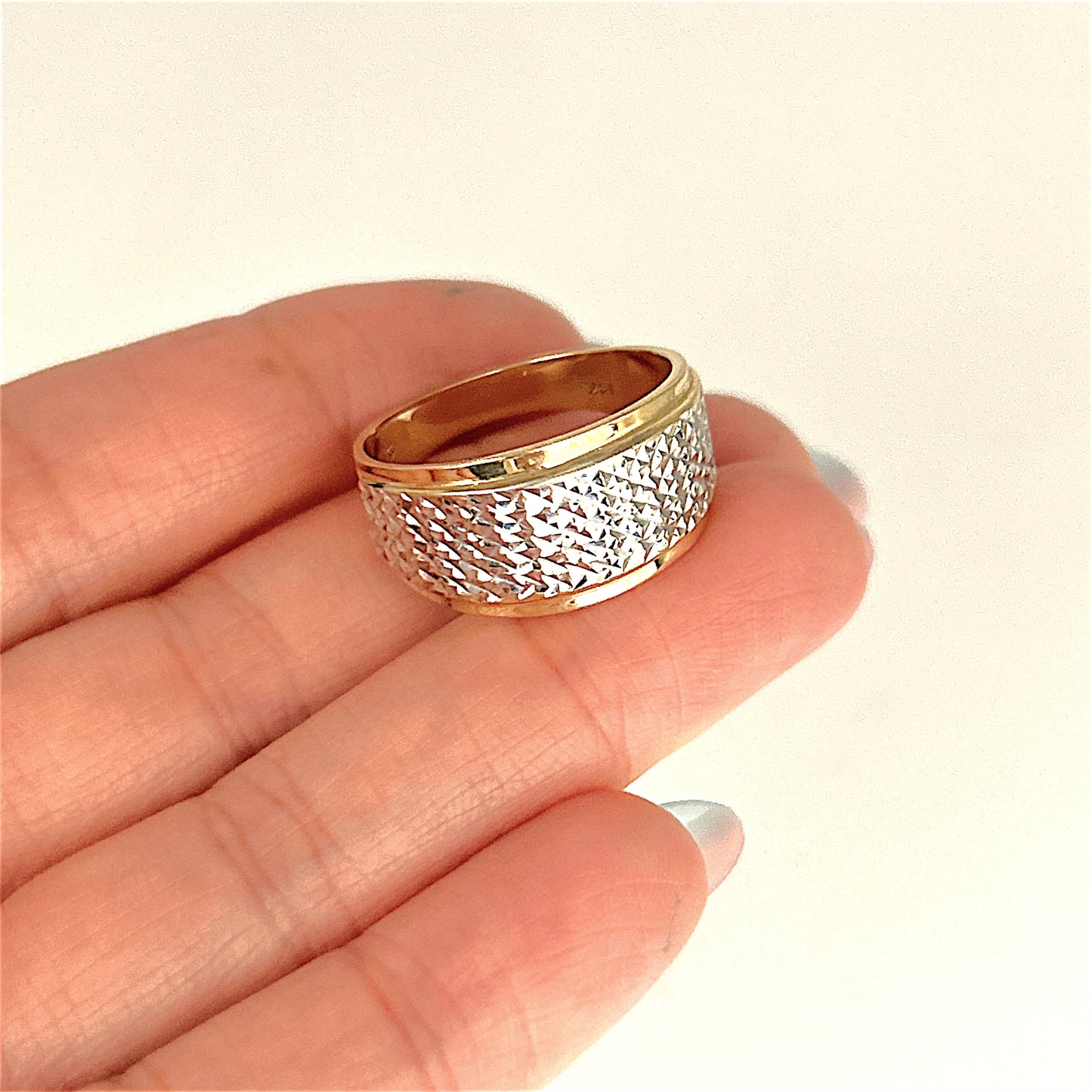 NZGD | 14ct Gold Two‑Tone Diamond‑Cut Band