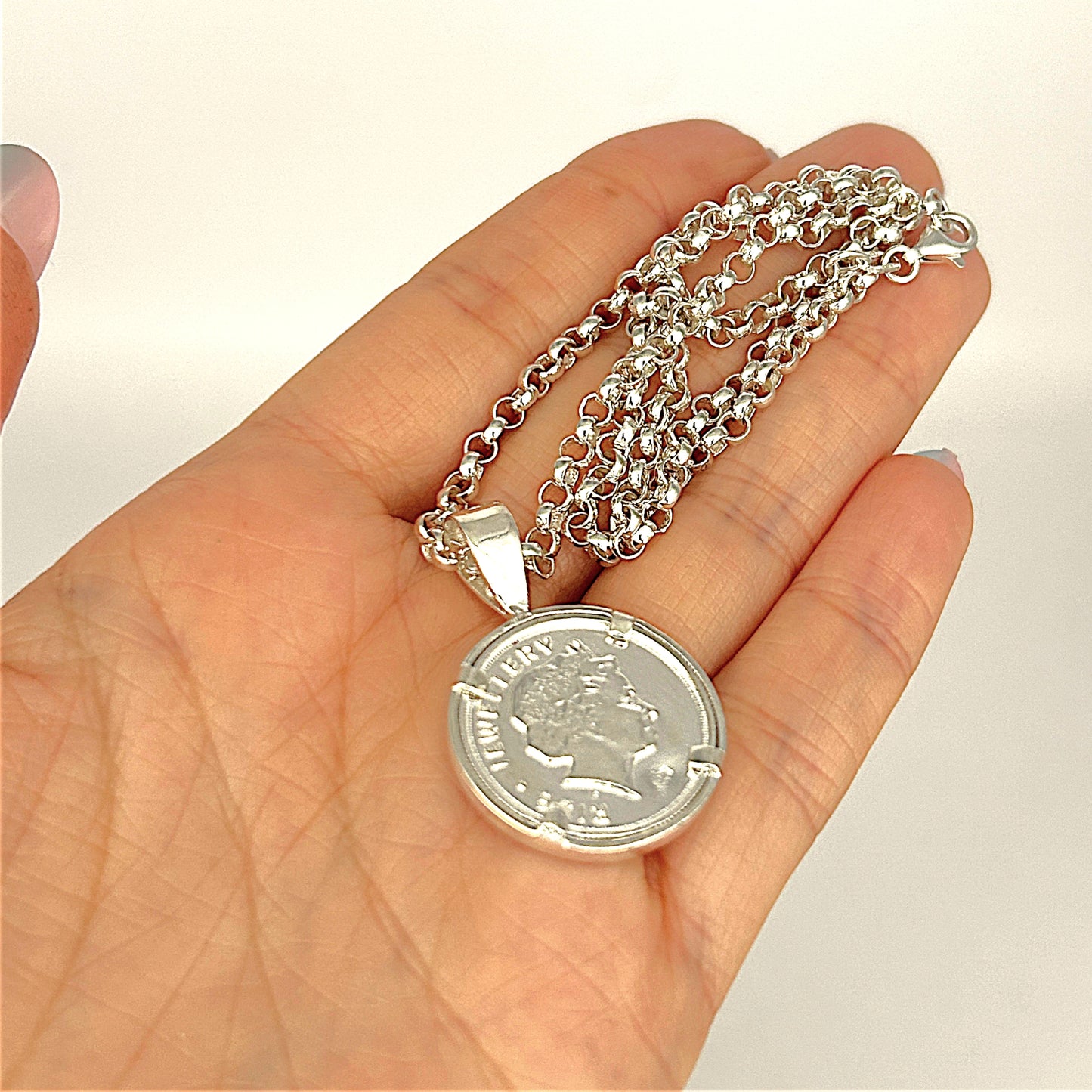 SILVER DEAL | Sterling Silver Sovereign Coin Pendant with Chain - Refurbished