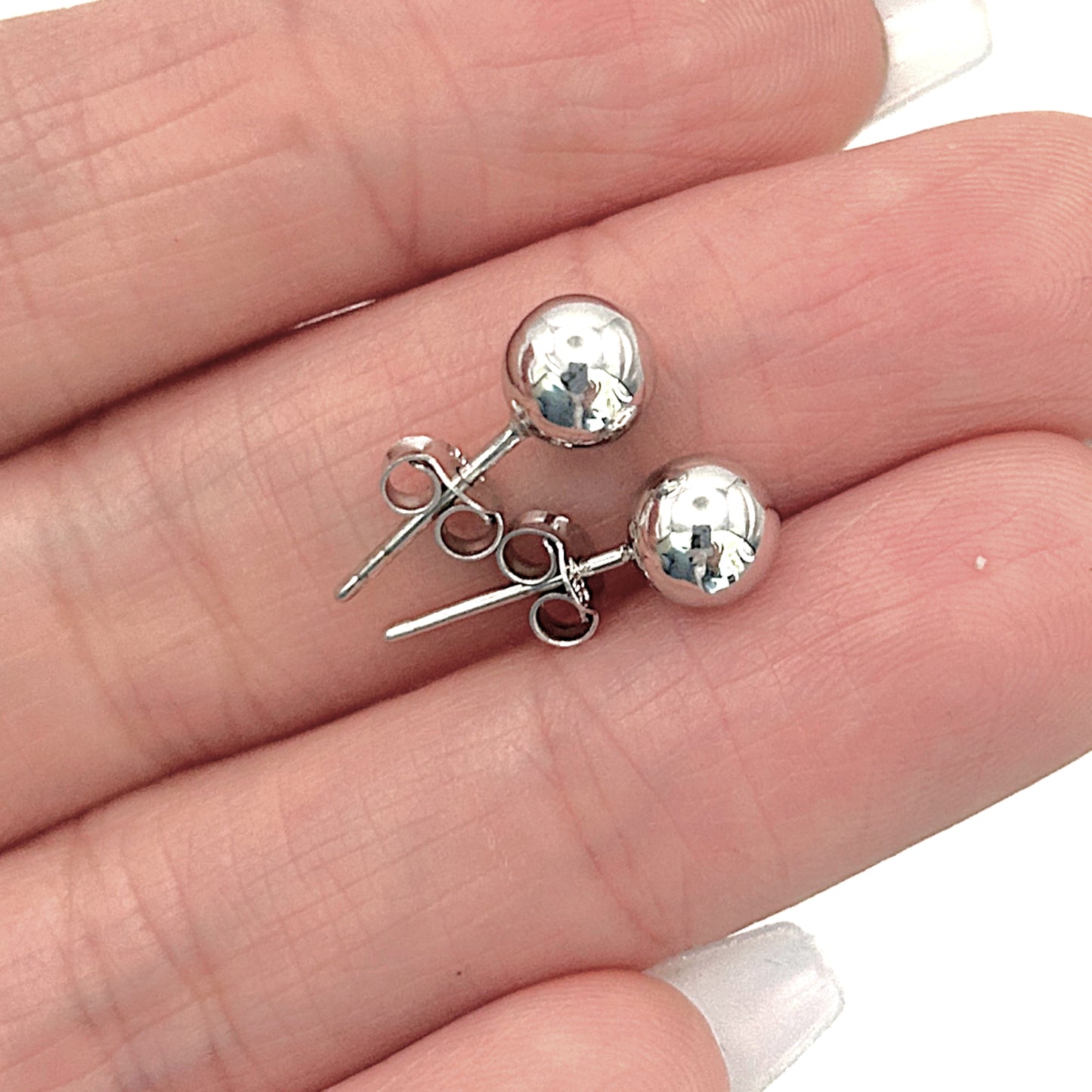 NZGD | 18ct White Gold Ball Stud Earrings 5.9mm