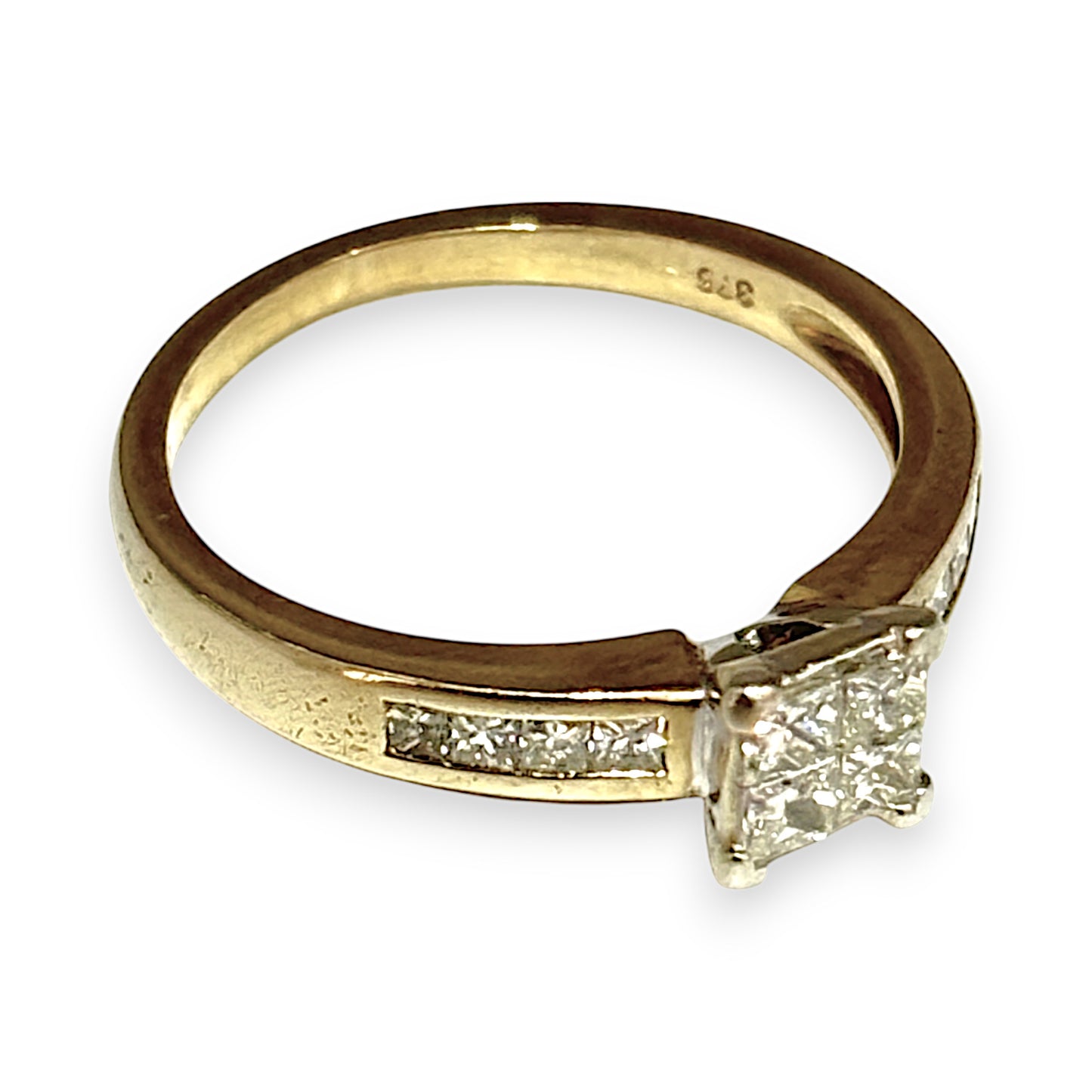 FLASH SALE | 9ct Gold Princess Cut Diamond Ring. Valuation $2,350.00. R # 280