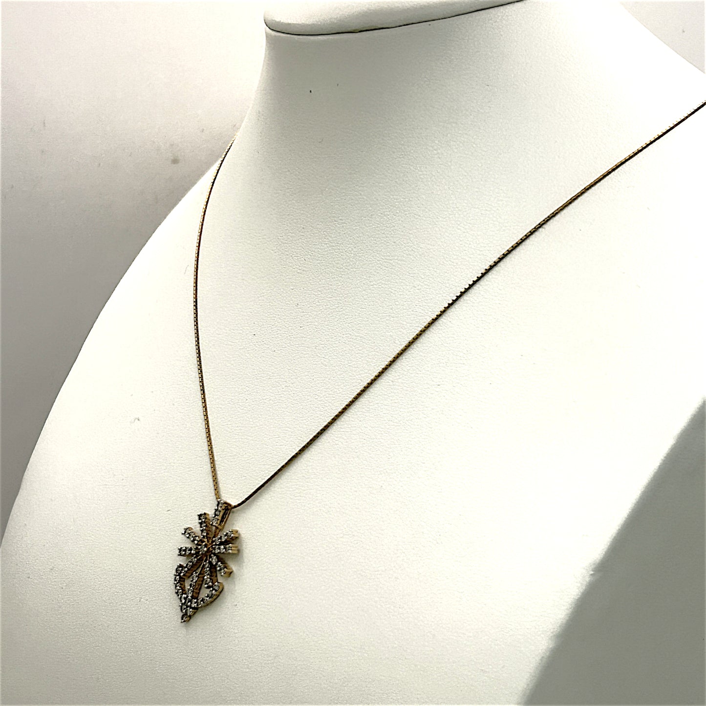 NZGD | 18ct Gold North Star Anchor Necklace Valuation $6,300