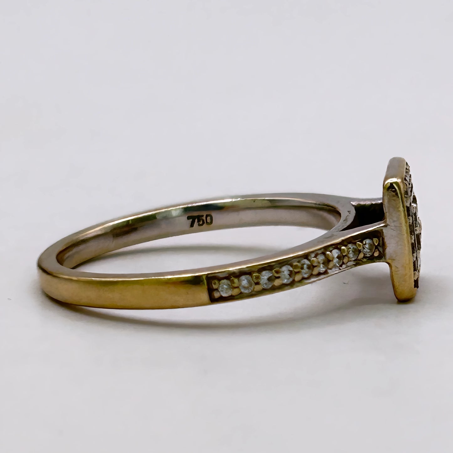 NZGD | 18ct Y/W Gold Radiant Square Diamond  Ring