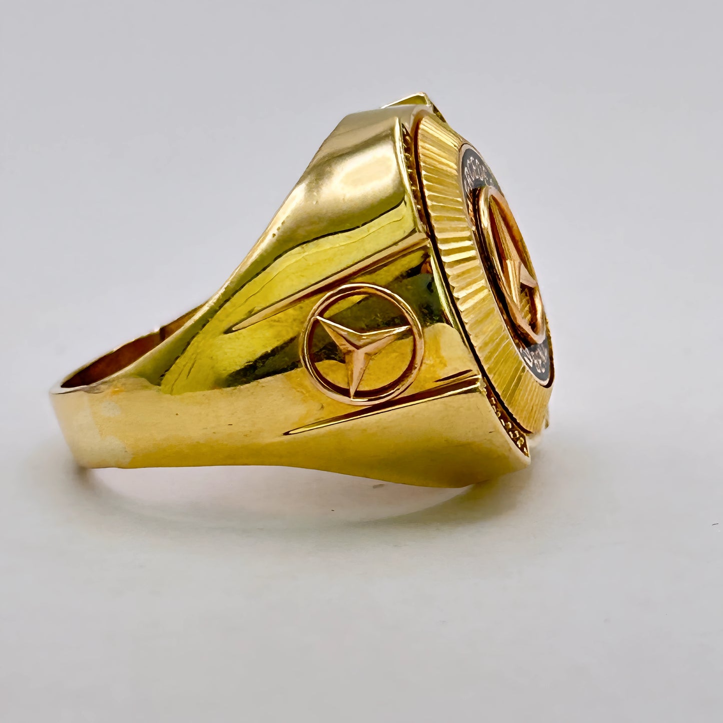 NZGD | 18ct Gold Mercedes Emblem Gold Ring Valuation $10,750