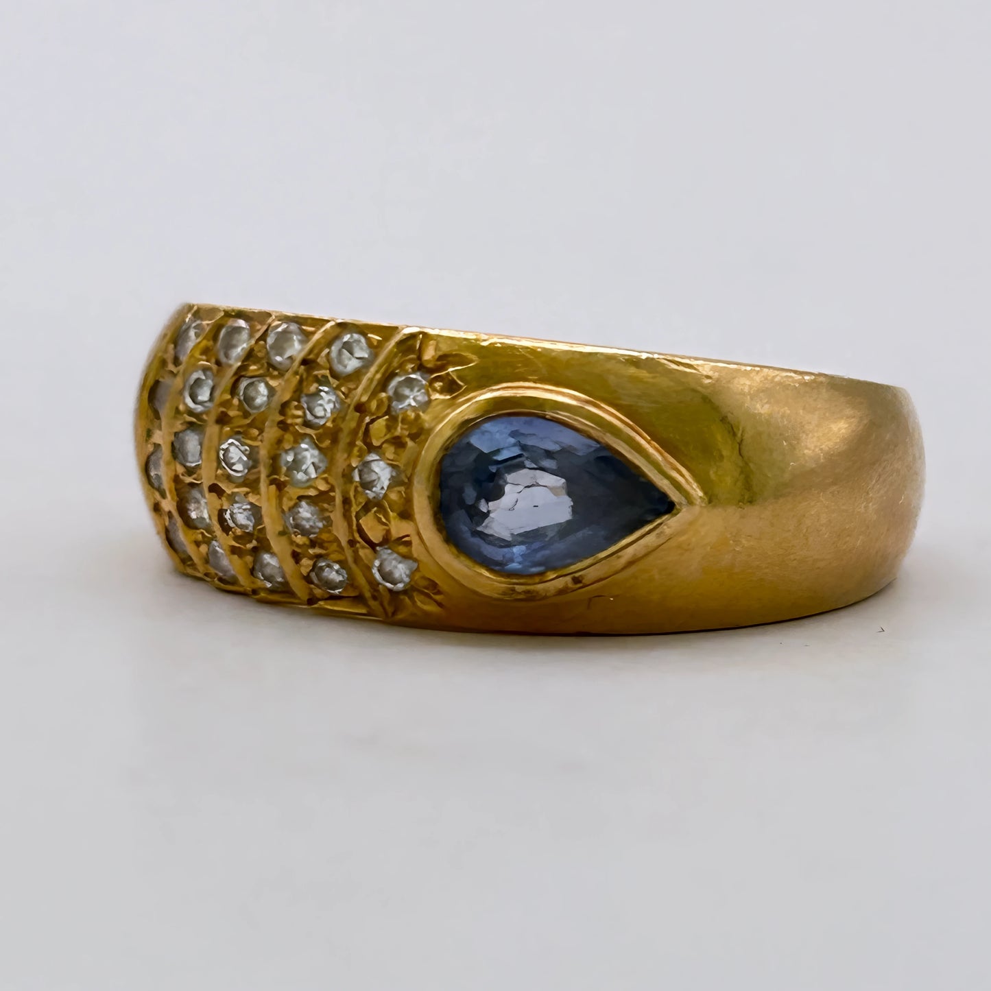 NZGD | 18ct Gold Sapphire Teardrop Diamond Ring Valuation $7,700