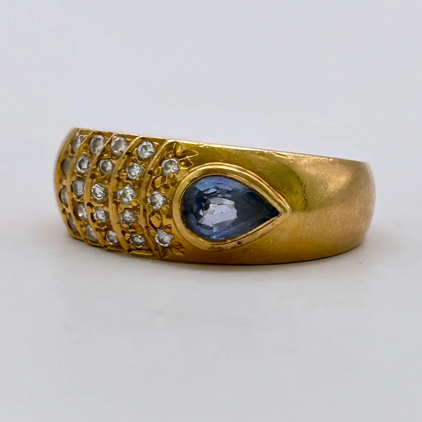 NZGD | 18ct Gold Sapphire Teardrop Diamond Ring Valuation $7,700