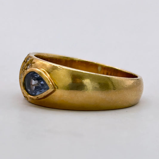 NZGD | 18ct Gold Sapphire Teardrop Diamond Ring Valuation $7,700
