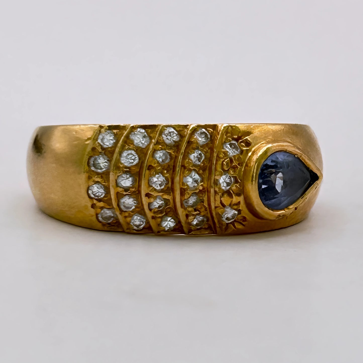 NZGD | 18ct Gold Sapphire Teardrop Diamond Ring Valuation $7,700