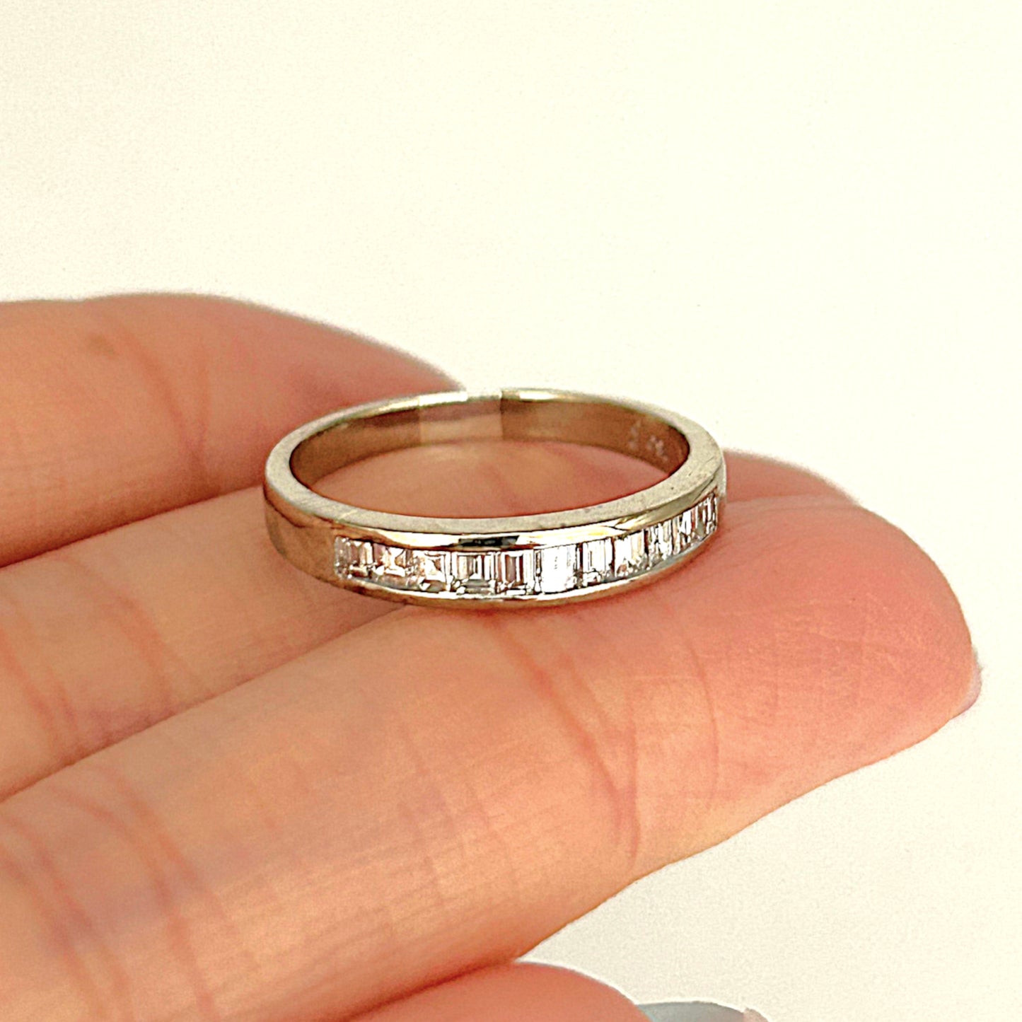 GOLD DEAL | 18kt Gold Minimalist Prism Row Ring with Diamonds