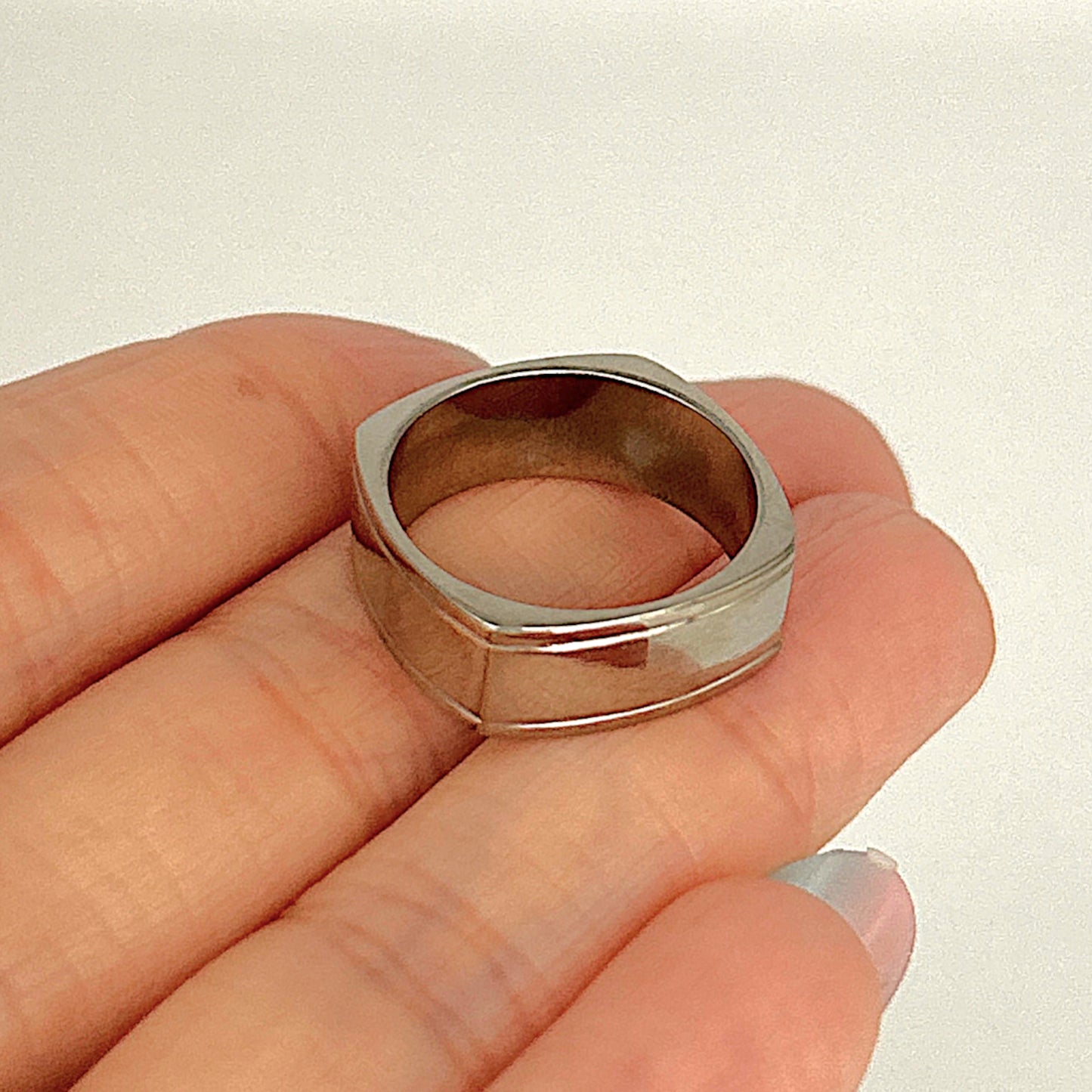 GOLD DEAL | 18kt White Gold Modernist Prism Edge Band