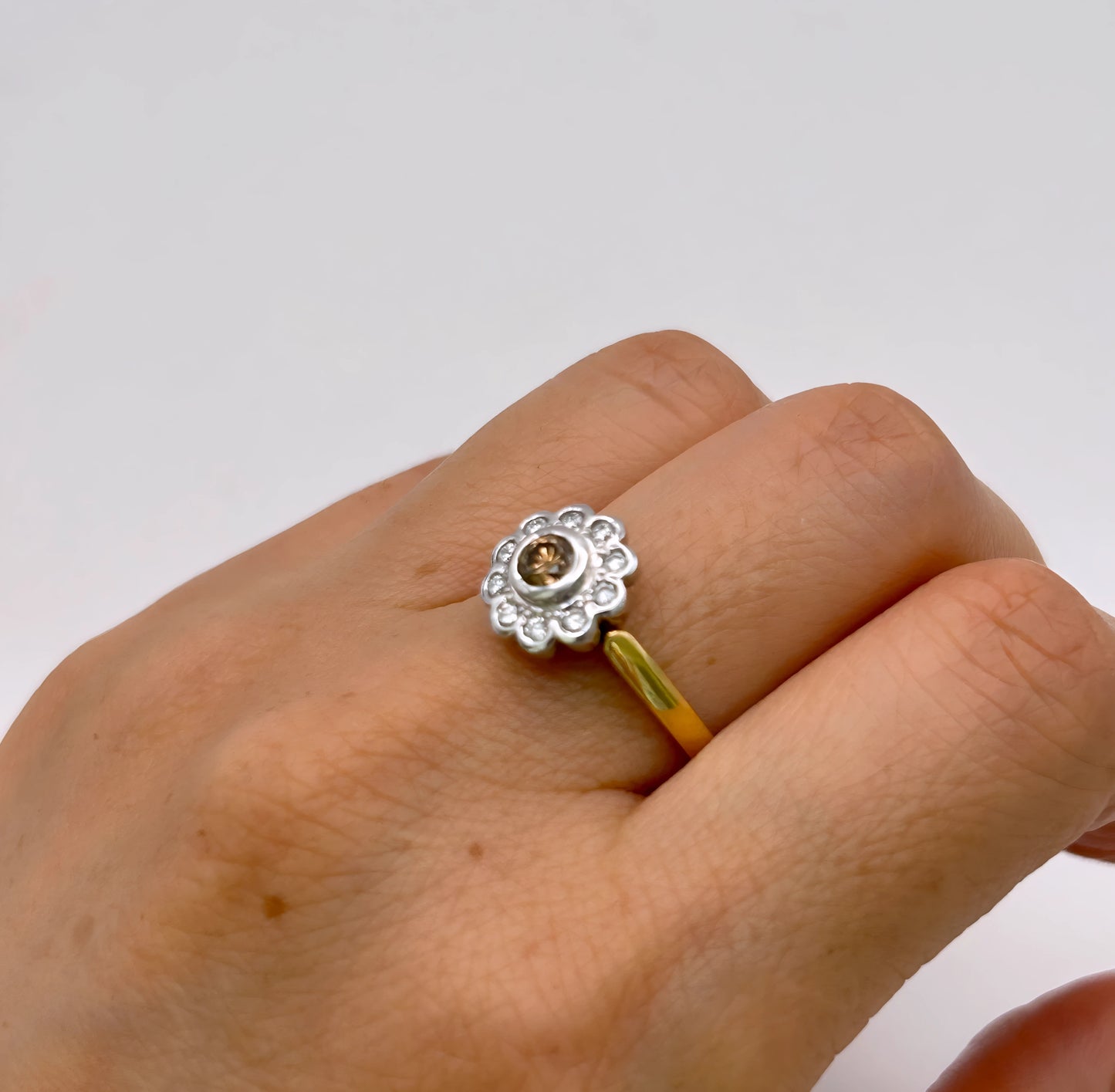 NZGD | 18ct Gold Champagne Bloom Diamond Ring Valuation $7,250