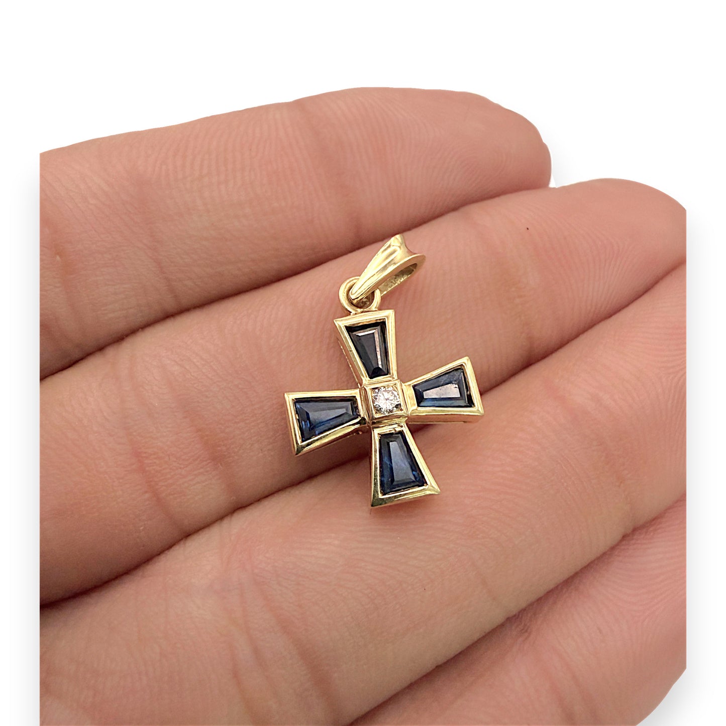 NZGD | 18ct Gold Regal Sapphire Cross Pendant 18.8mm