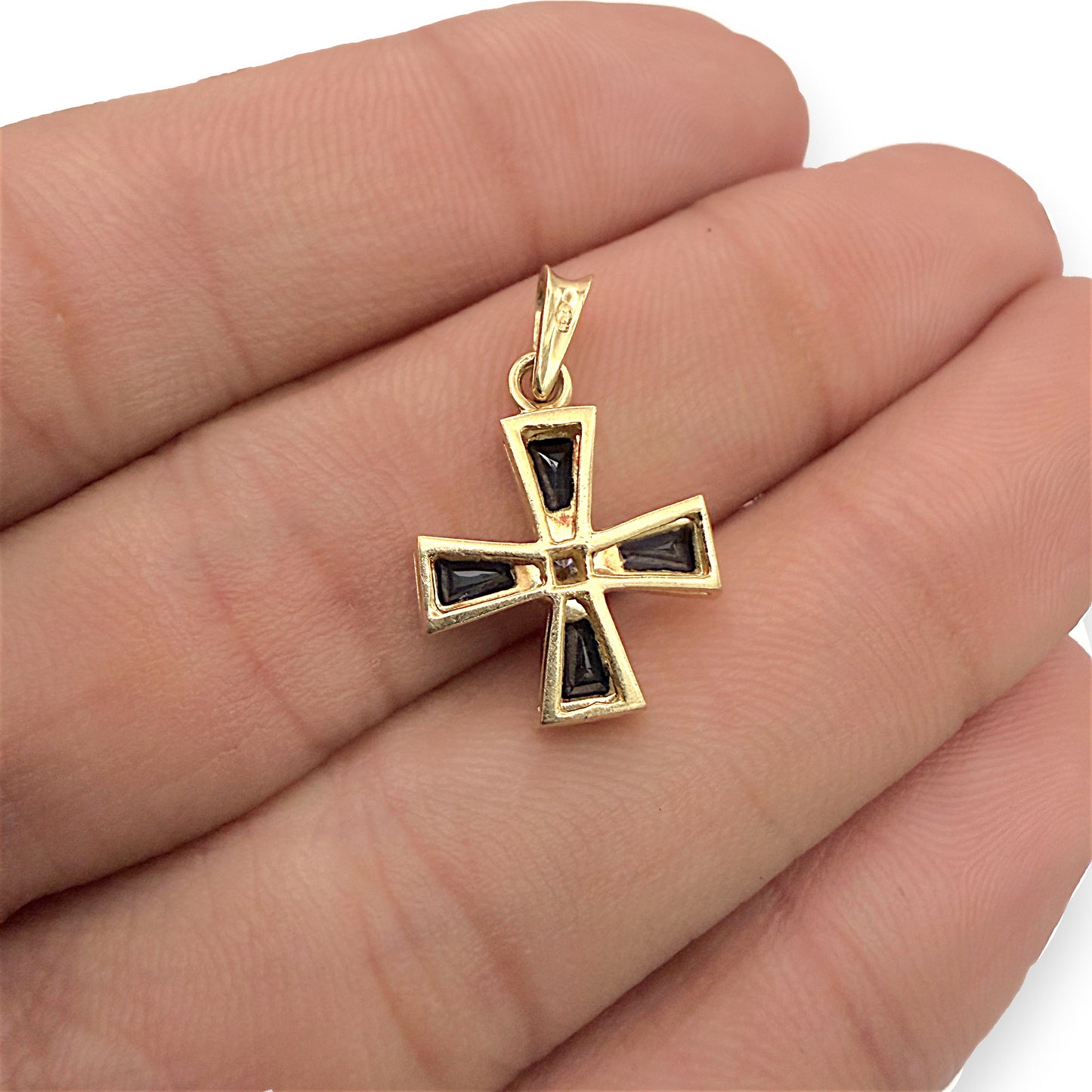 NZGD | 18ct Gold Regal Sapphire Cross Pendant 18.8mm