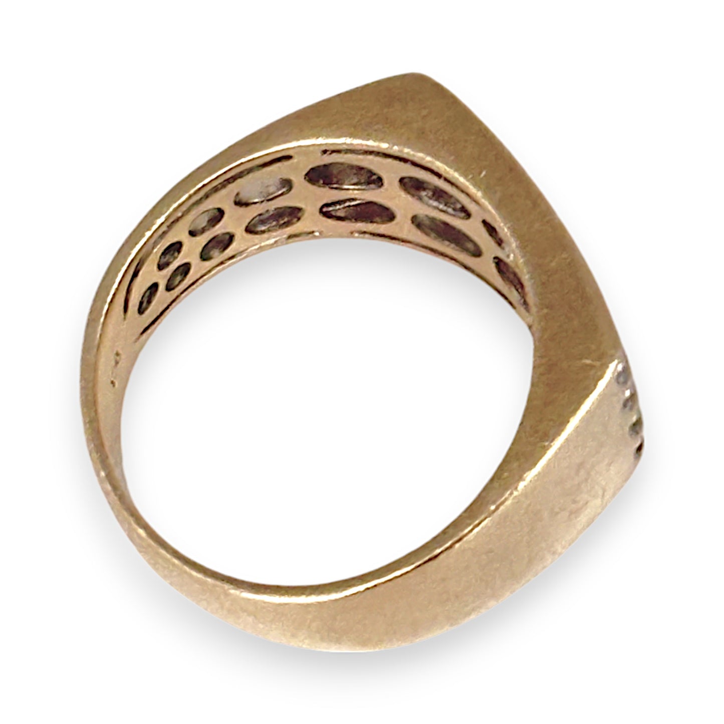 GOLD DEAL | 9ct Gold Hand Assembled Ring 28 Diamonds Valuation $8,600 Size V
