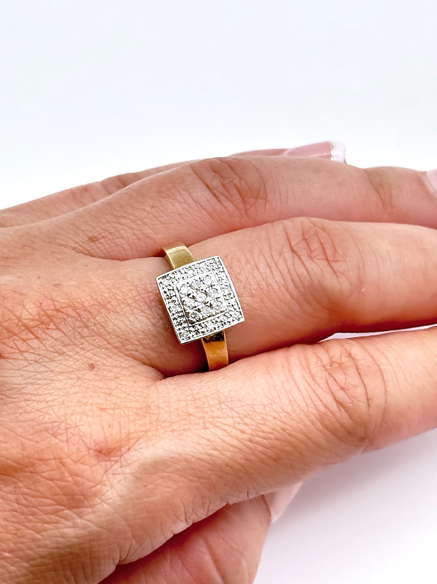 9ct Gold Round Brilliant Cuts Diamond Ring. Valuation $2,100.00. R # 316
