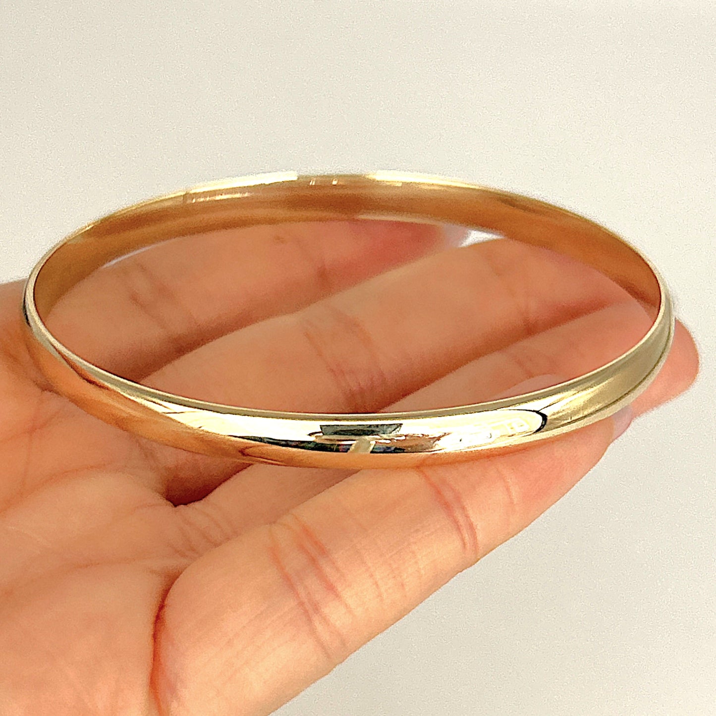 NZGD | 9ct Gold Refurbished Oval Prestige Bangle