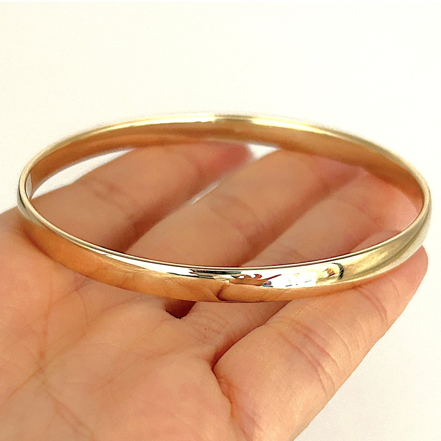 NZGD | 9ct Gold Refurbished Signature Oval Luxe Bangle 66.3mm x 56.9mm