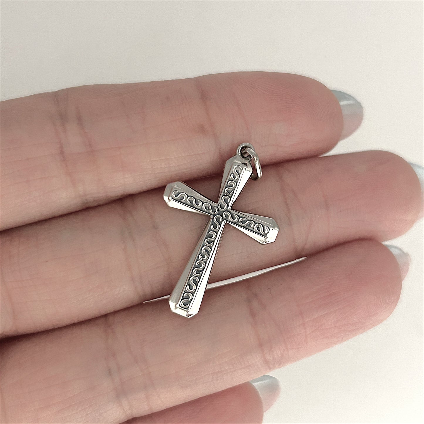 NZGD | 9ct White Gold Pure Radiance Cross Pendant