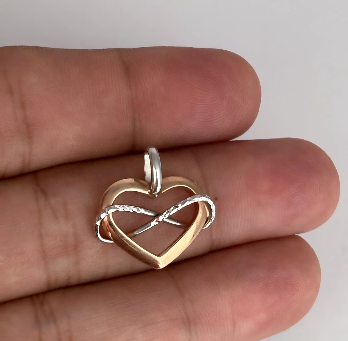 NZGD | 9ct Gold Eternal Heart Symphony Pendant