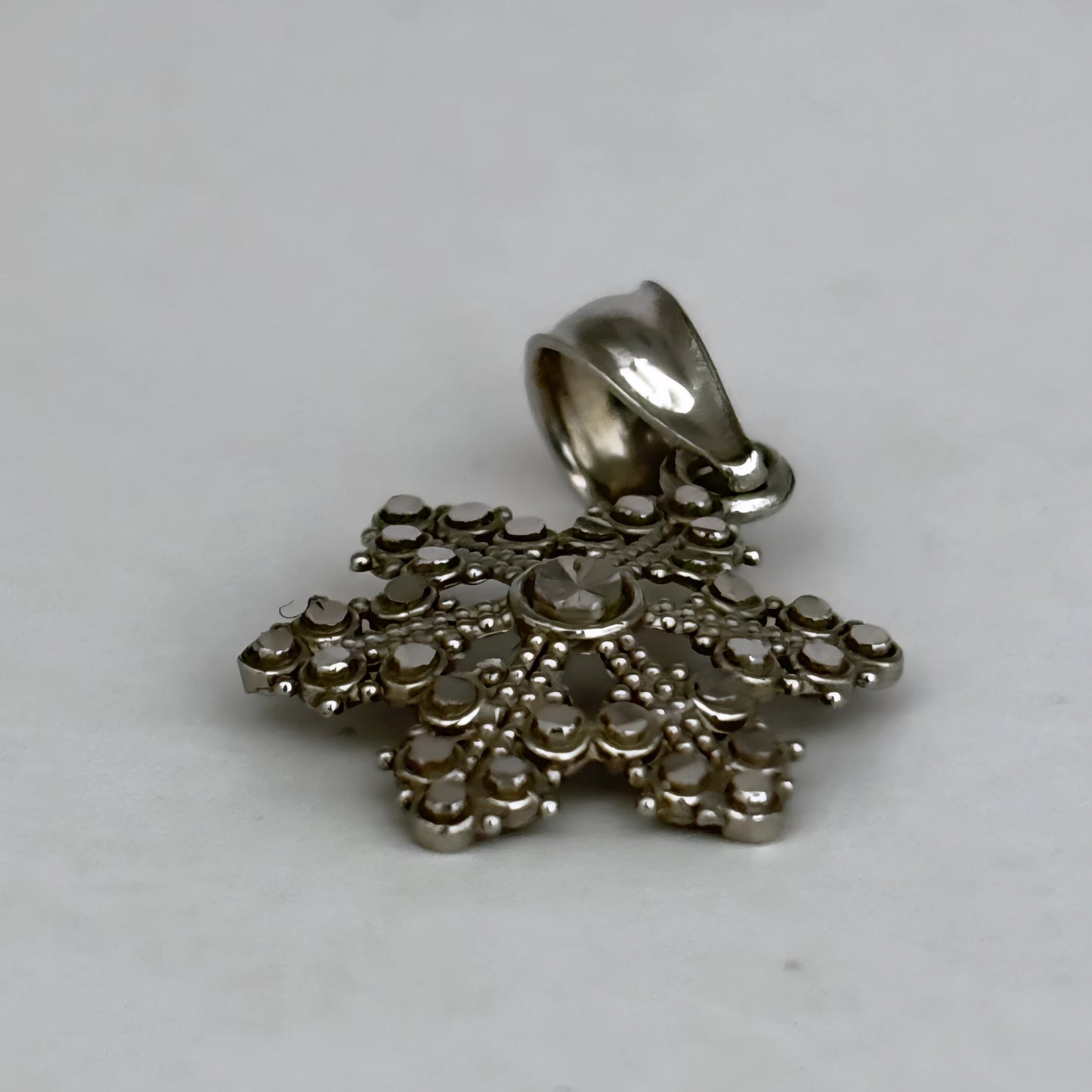 NZGD | 9ct White Gold Frostborne Snowflake Pendan