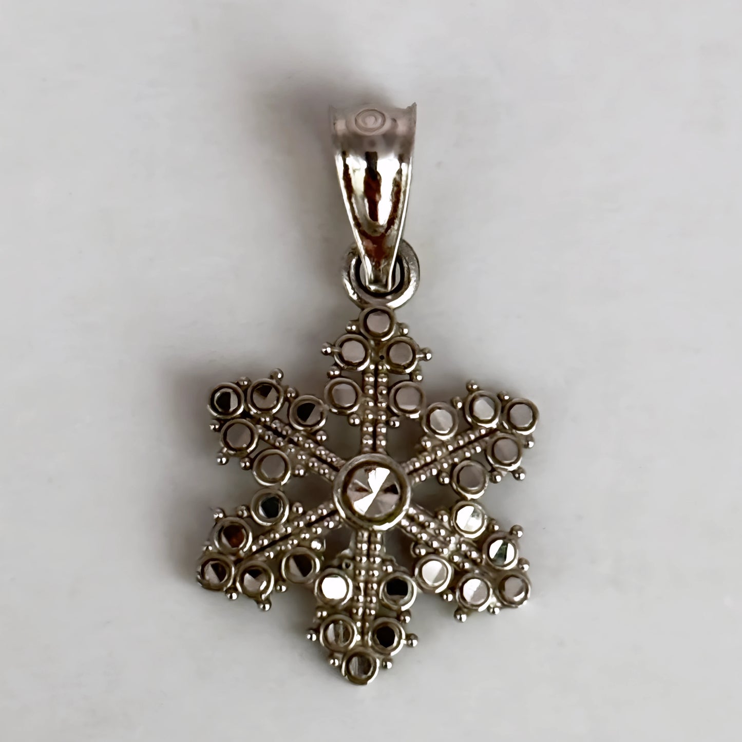 NZGD | 9ct White Gold Frostborne Snowflake Pendan