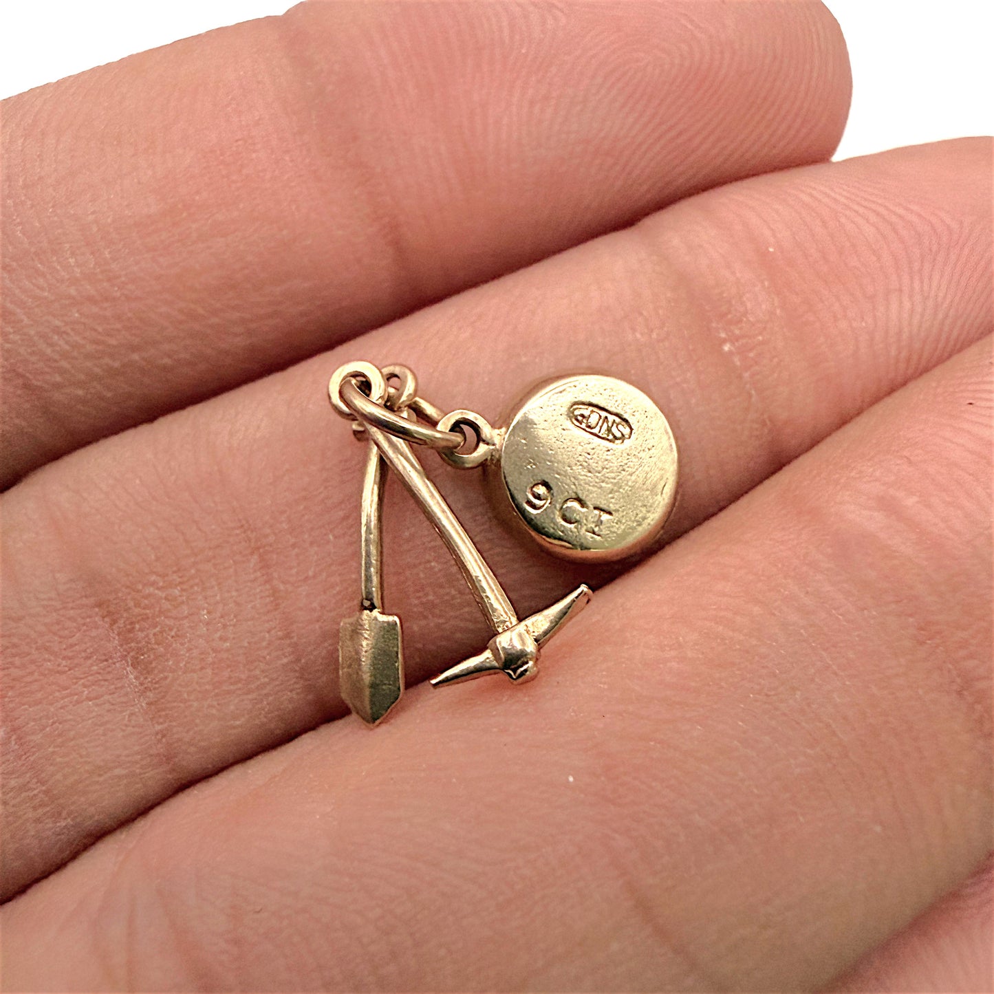 NZGD | 9ct Gold Shovel & Pickaxe Heritage Charm
