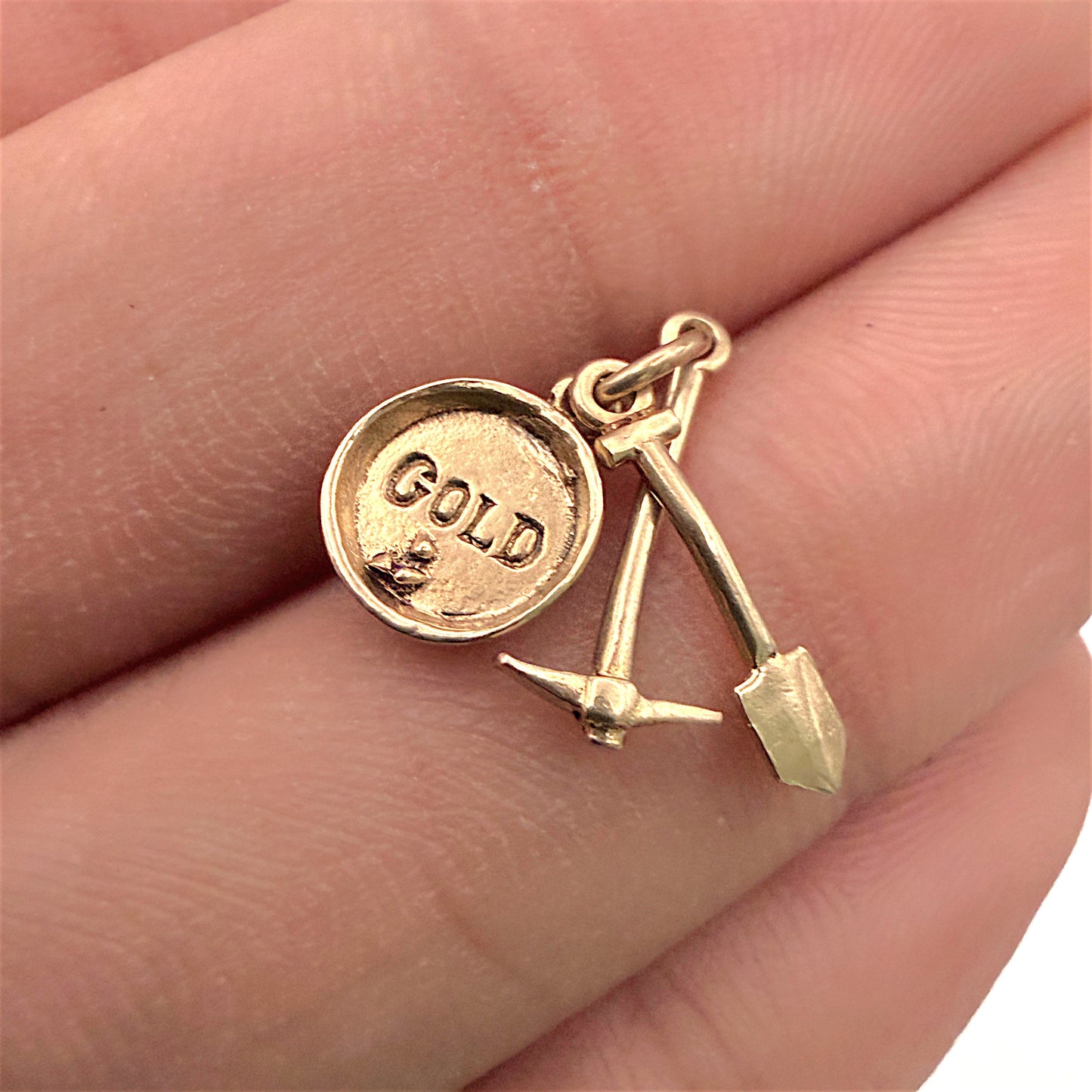 NZGD | 9ct Gold Shovel & Pickaxe Heritage Charm