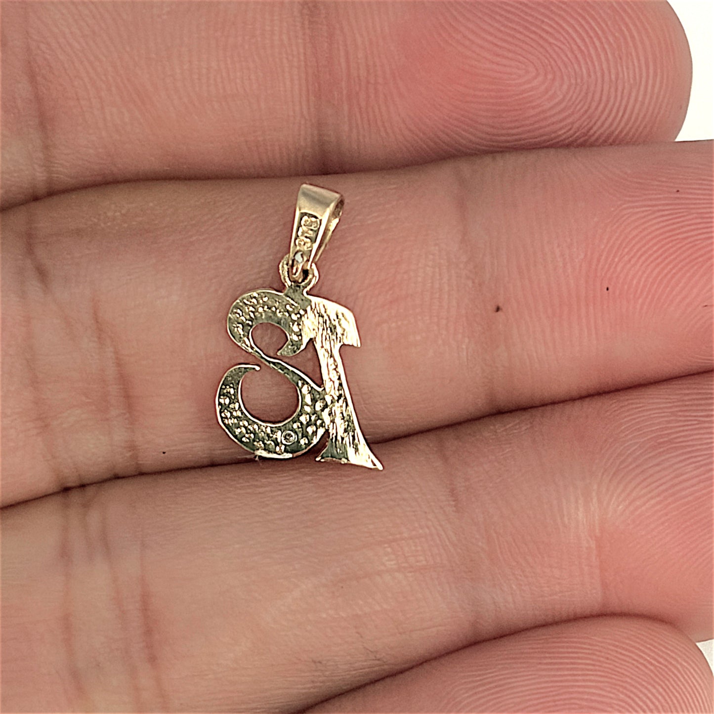 BRAND NEW | 9ct Gold Sweet 18 Pendant with Diamond