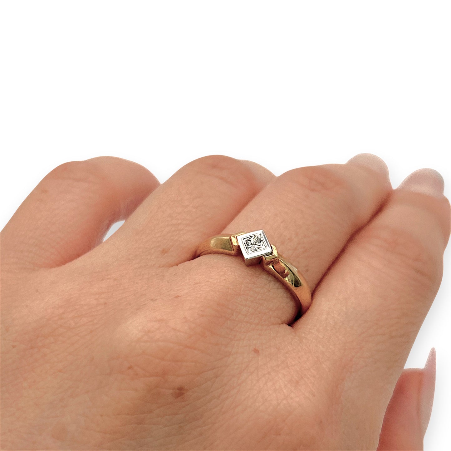 BRAND NEW | 18ct Gold Timeless Square Ring Valuation $4,950