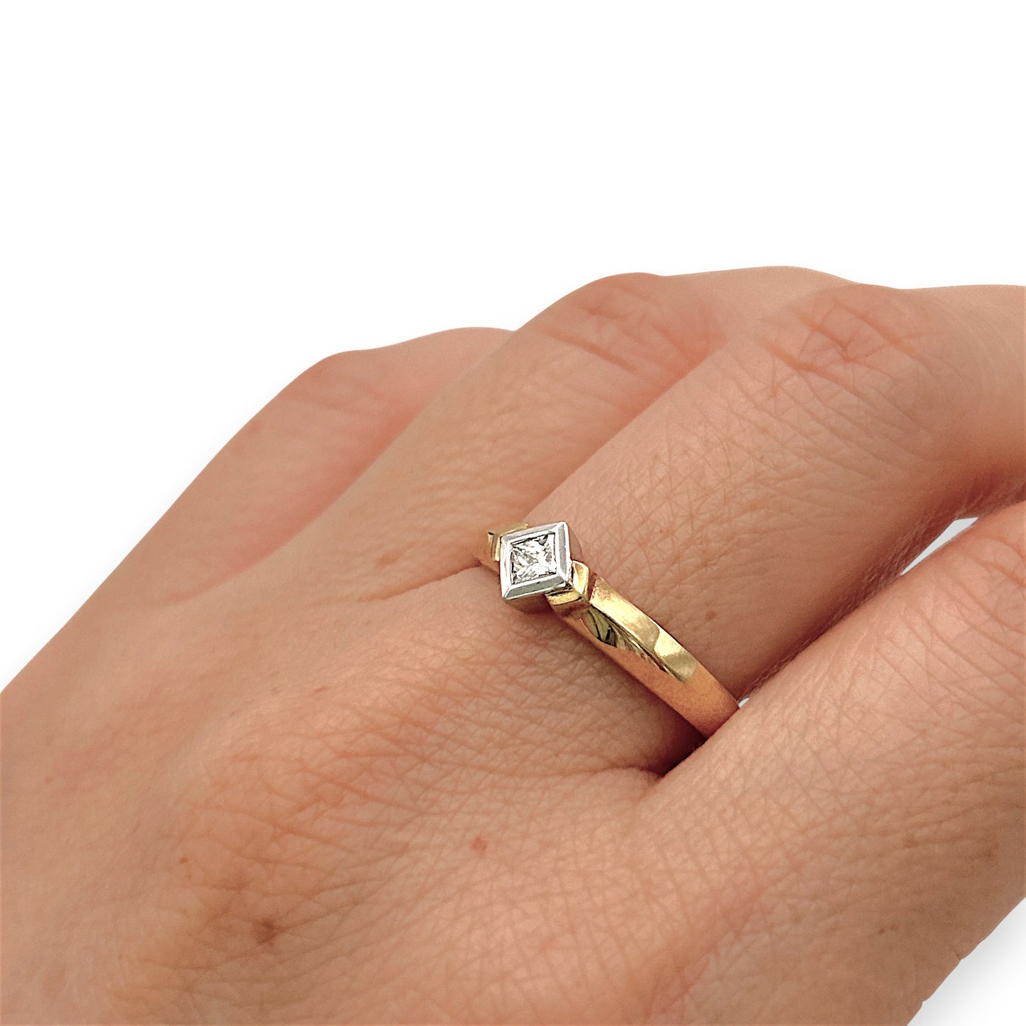 BRAND NEW | 18ct Gold Timeless Square Ring Valuation $4,950