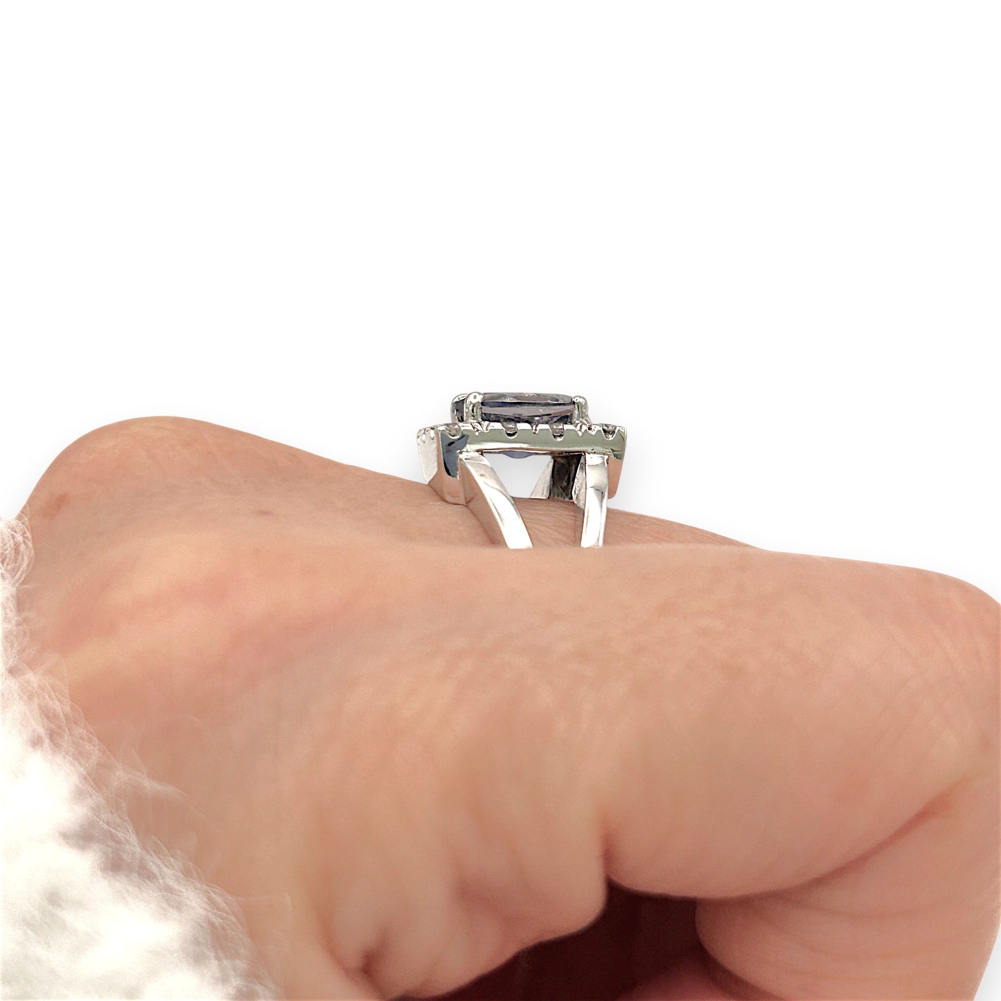 BRAND NEW | 18ct W Gold Midnight Violet Ring Valuation $9,750