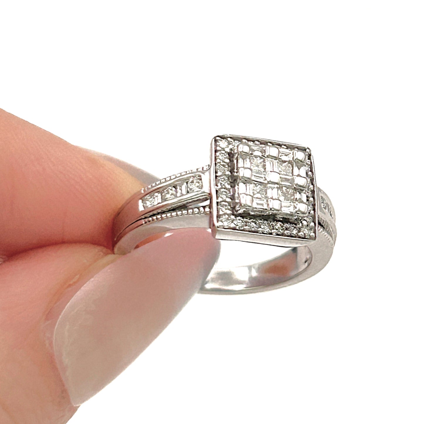 BRAND NEW| 18ct White Gold Ring Diamond Crest Valuation $7,300