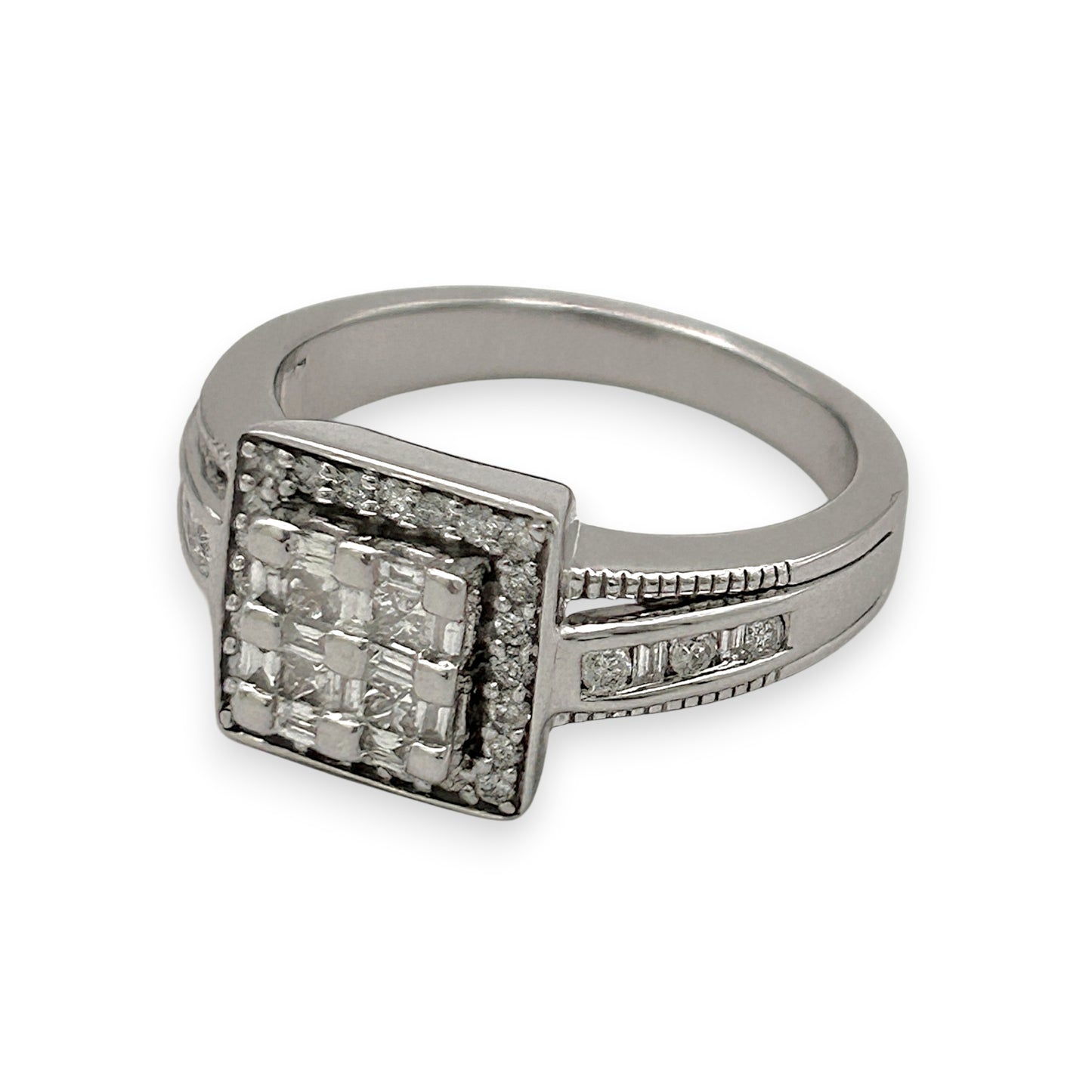 BRAND NEW| 18ct White Gold Ring Diamond Crest Valuation $7,300