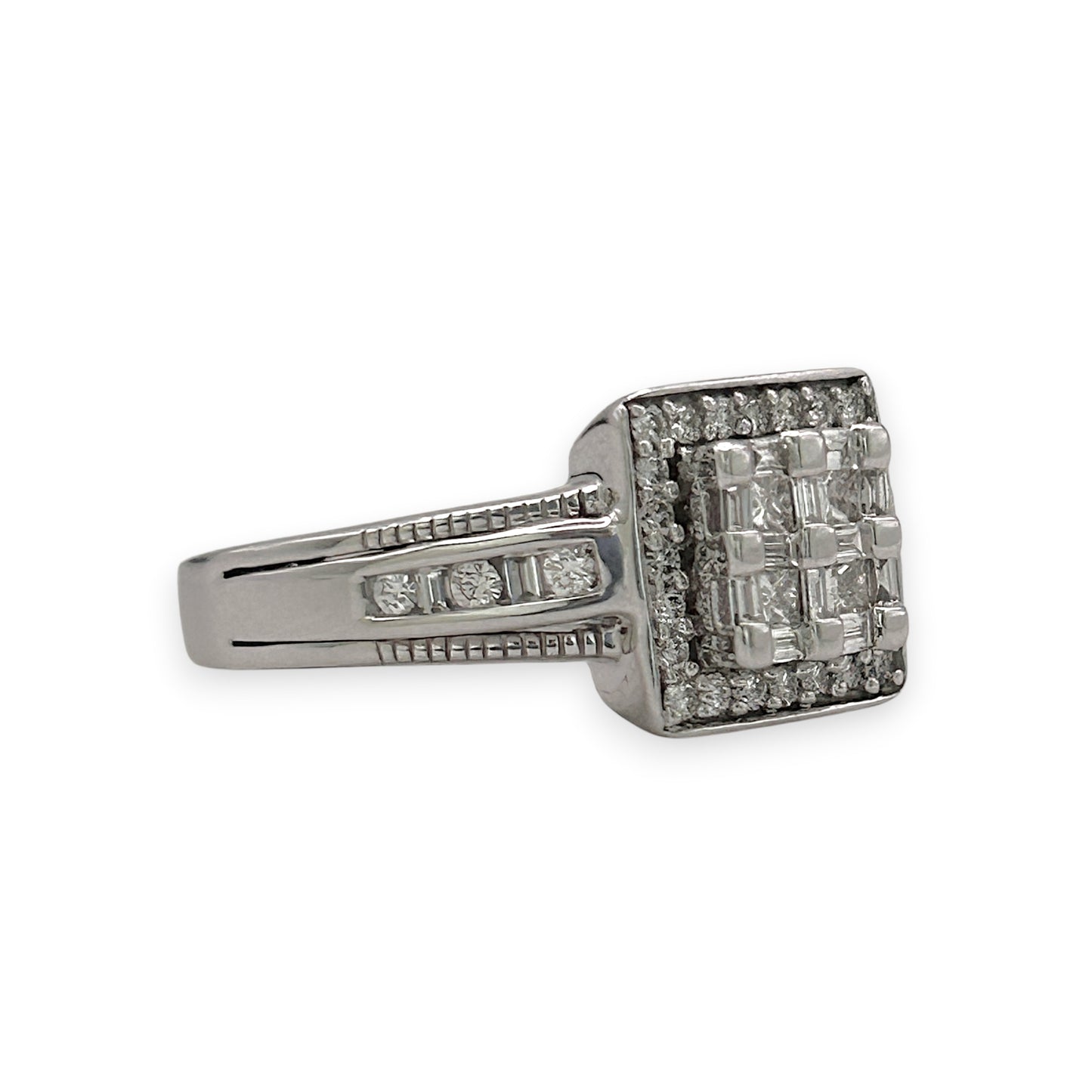 BRAND NEW| 18ct White Gold Ring Diamond Crest Valuation $7,300