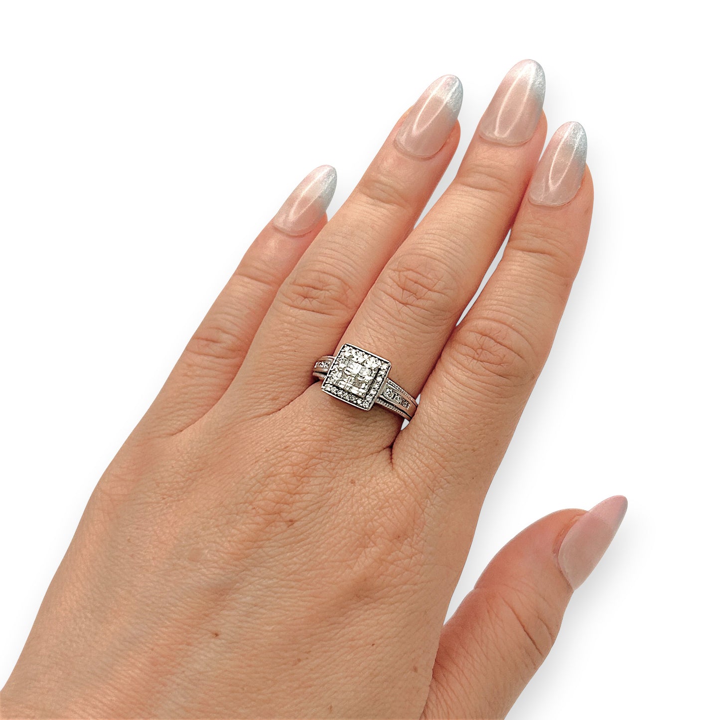 BRAND NEW| 18ct White Gold Ring Diamond Crest Valuation $7,300