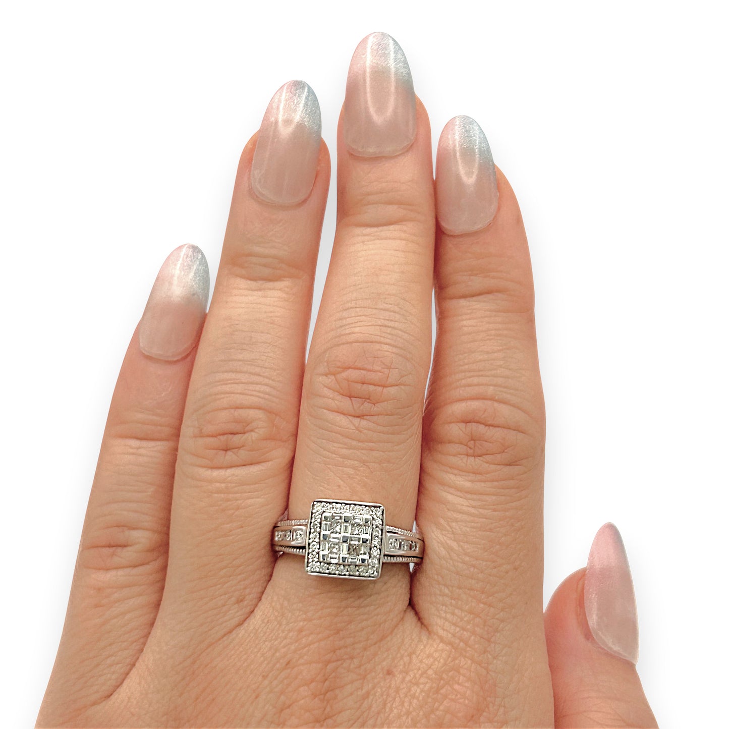 BRAND NEW| 18ct White Gold Ring Diamond Crest Valuation $7,300