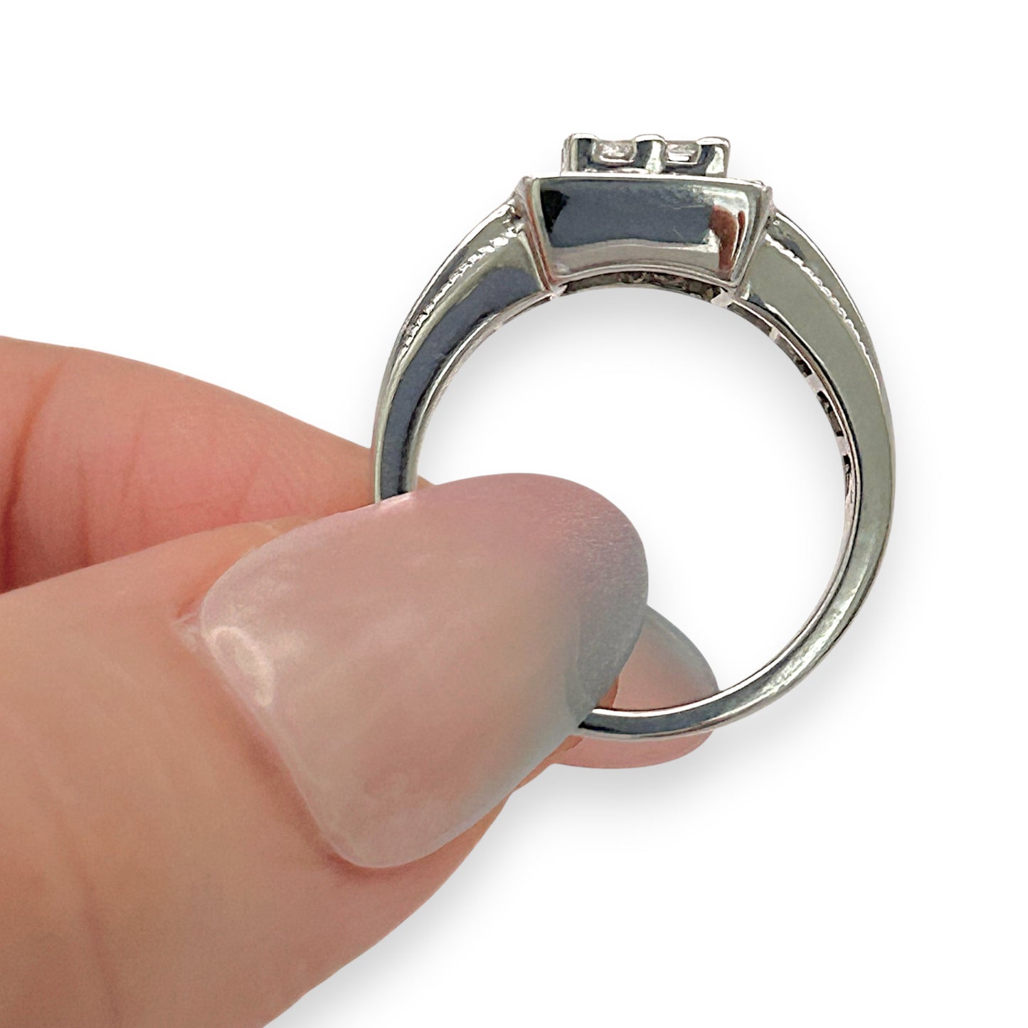 BRAND NEW| 18ct White Gold Ring Diamond Crest Valuation $7,300