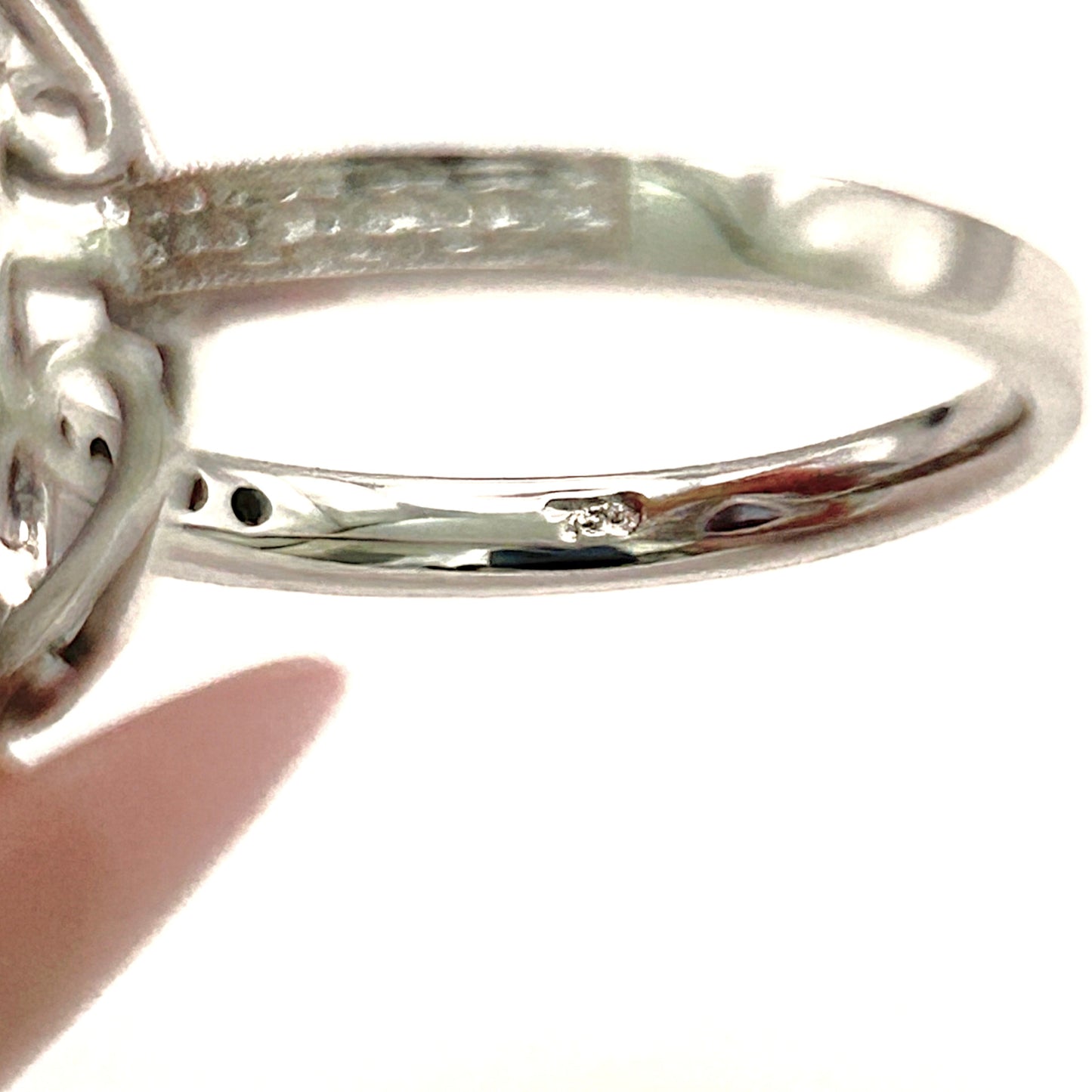BRAND NEW | 18ct White Gold Celestial Violet Crown Ring Valuation $10,900