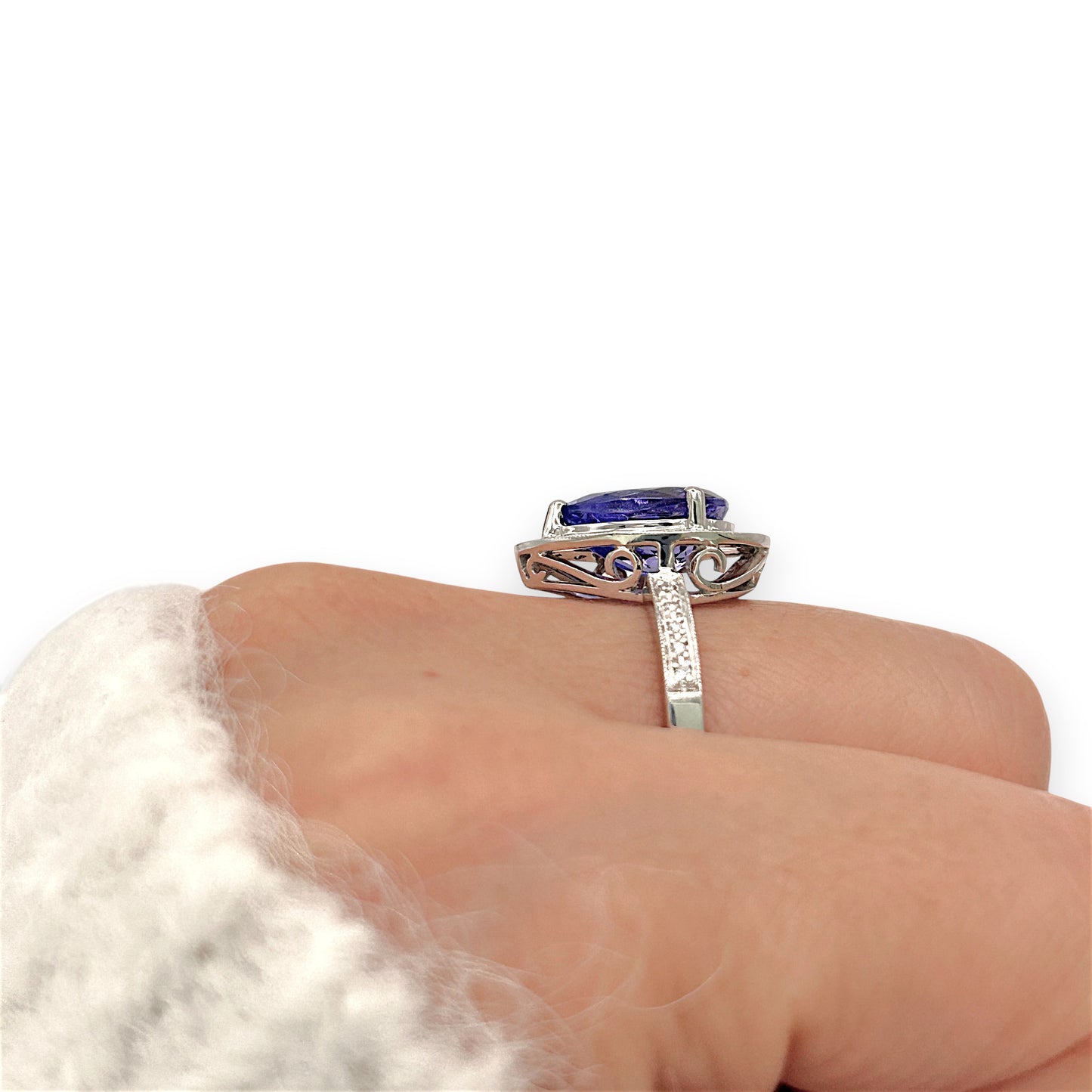 BRAND NEW | 18ct White Gold Celestial Violet Crown Ring Valuation $10,900