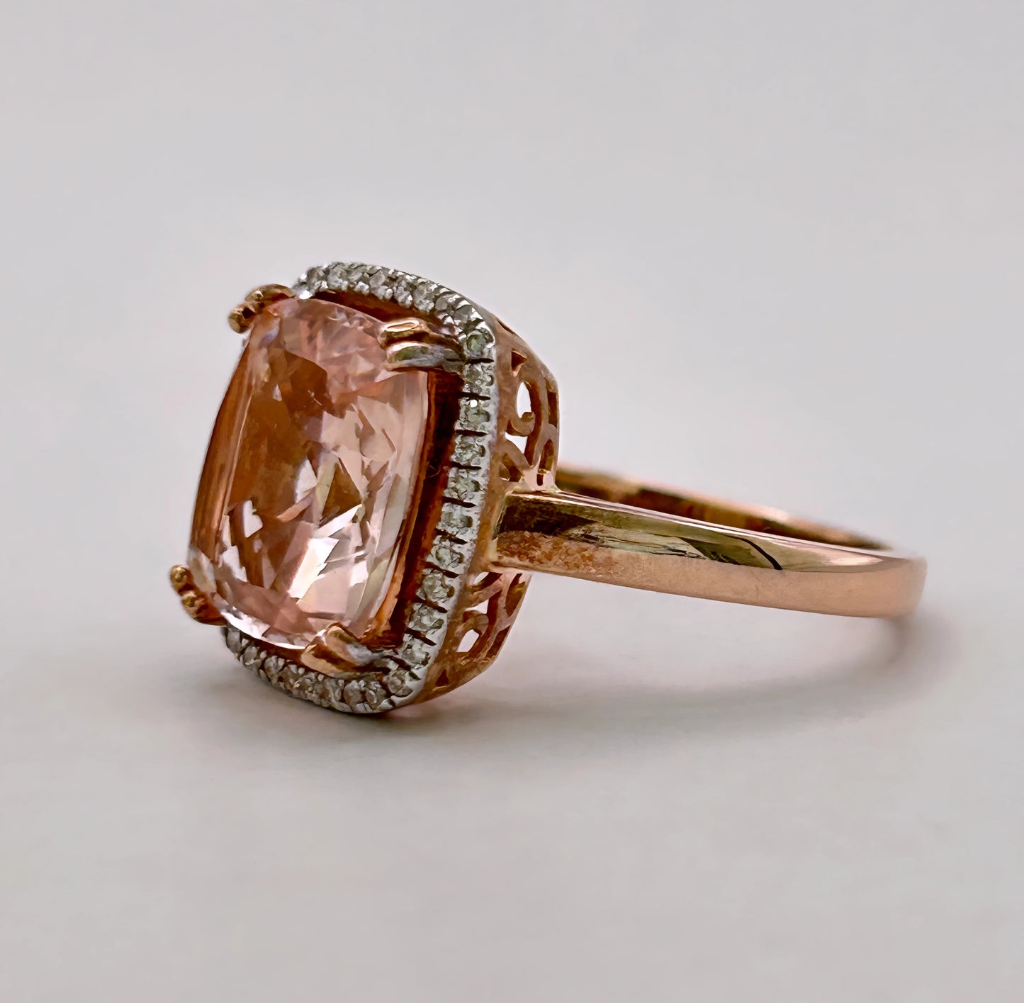 BRAND NEW | 9ct Rose Gold Blush Petal Morganite Ring Valuation $2,900