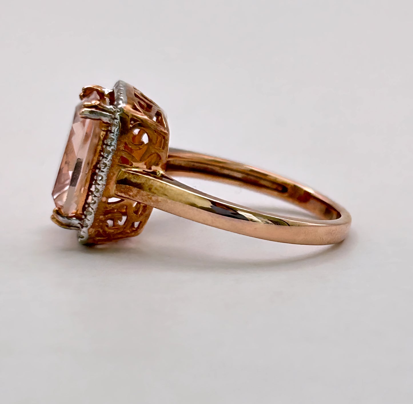 BRAND NEW | 9ct Rose Gold Blush Petal Morganite Ring Valuation $2,900