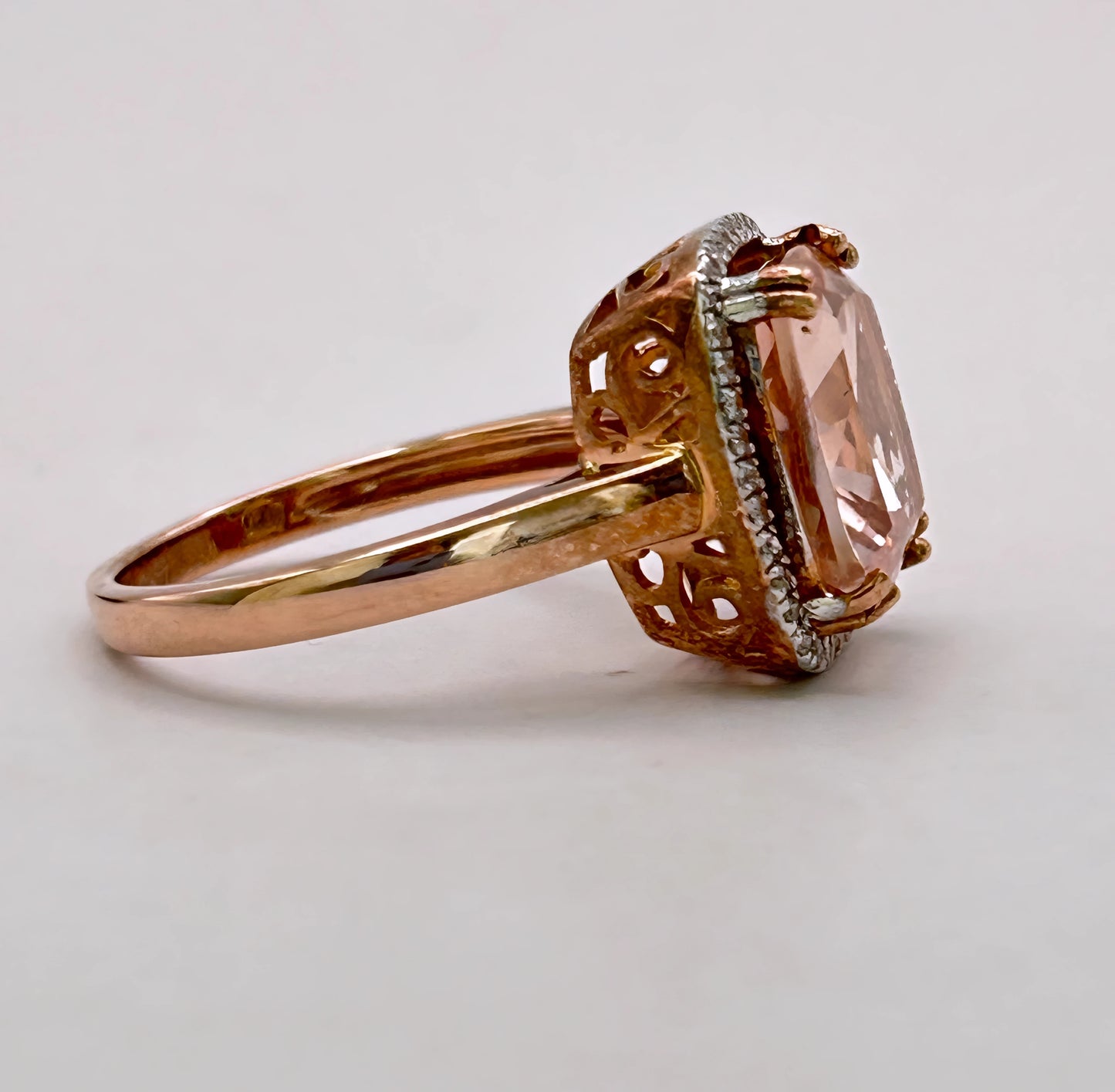 BRAND NEW | 9ct Rose Gold Blush Petal Morganite Ring Valuation $2,900