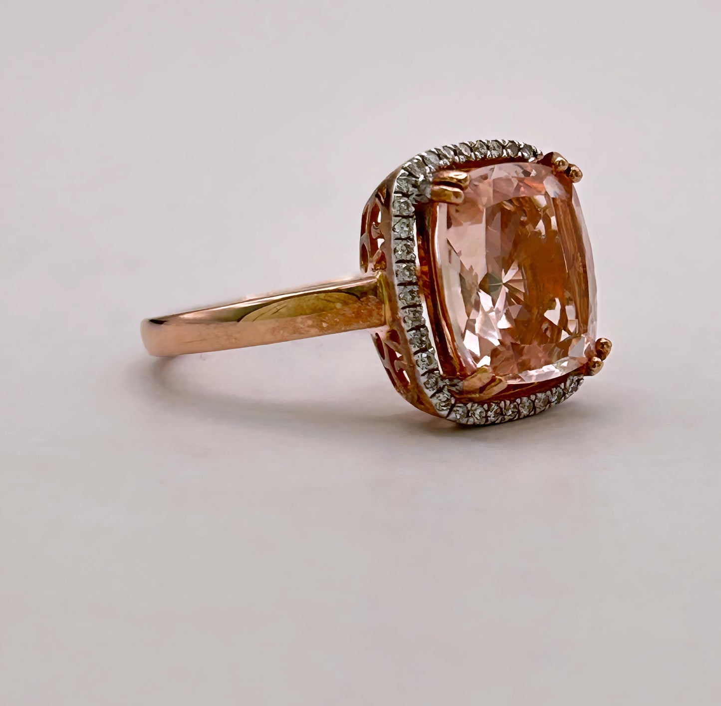 BRAND NEW | 9ct Rose Gold Blush Petal Morganite Ring Valuation $2,900