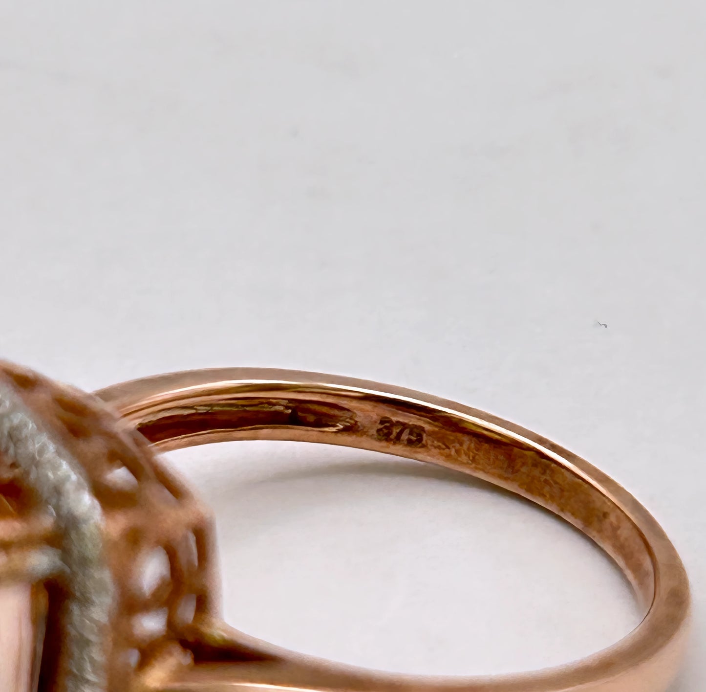 BRAND NEW | 9ct Rose Gold Blush Petal Morganite Ring Valuation $2,900