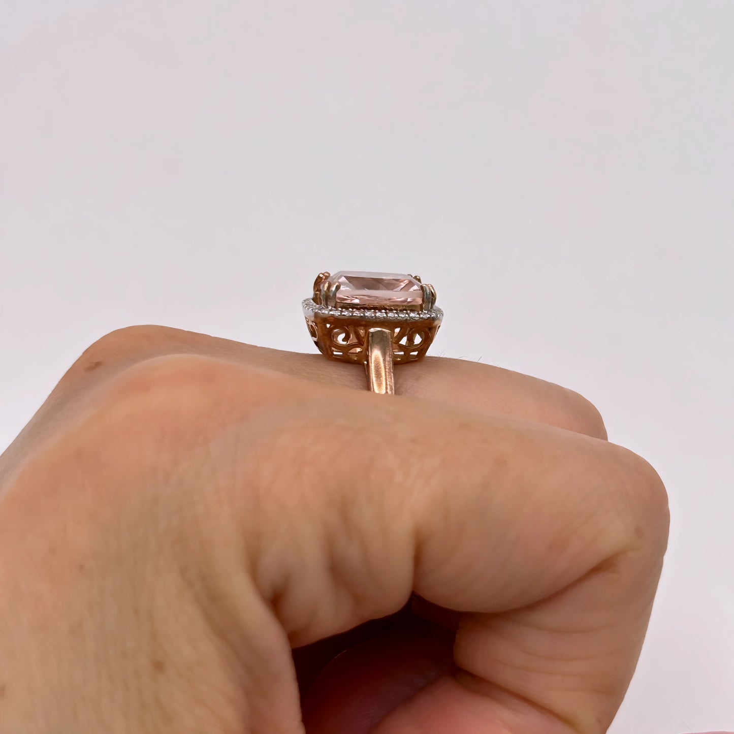 BRAND NEW | 9ct Rose Gold Blush Petal Morganite Ring Valuation $2,900