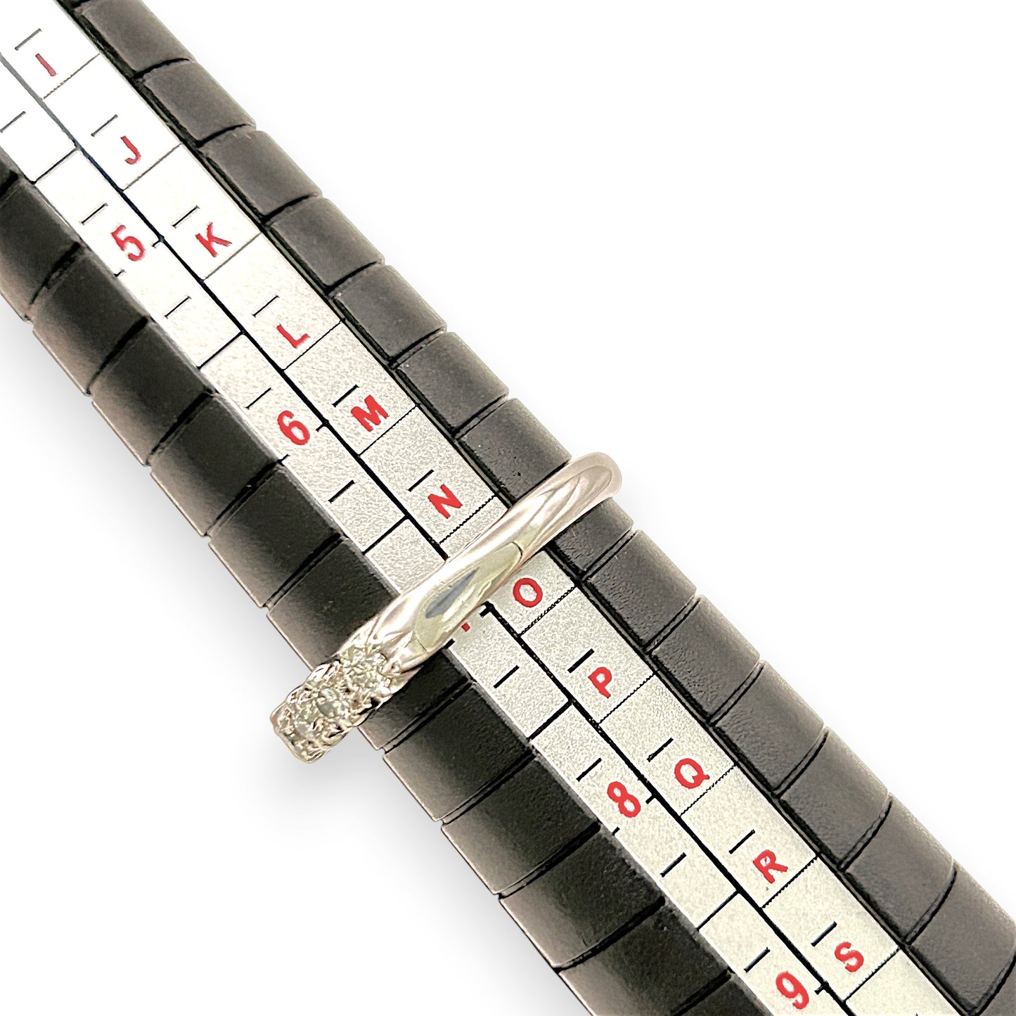 BRAND NEW | 18ct White Gold Aurora Diamond Line Ring Valuation $3,600