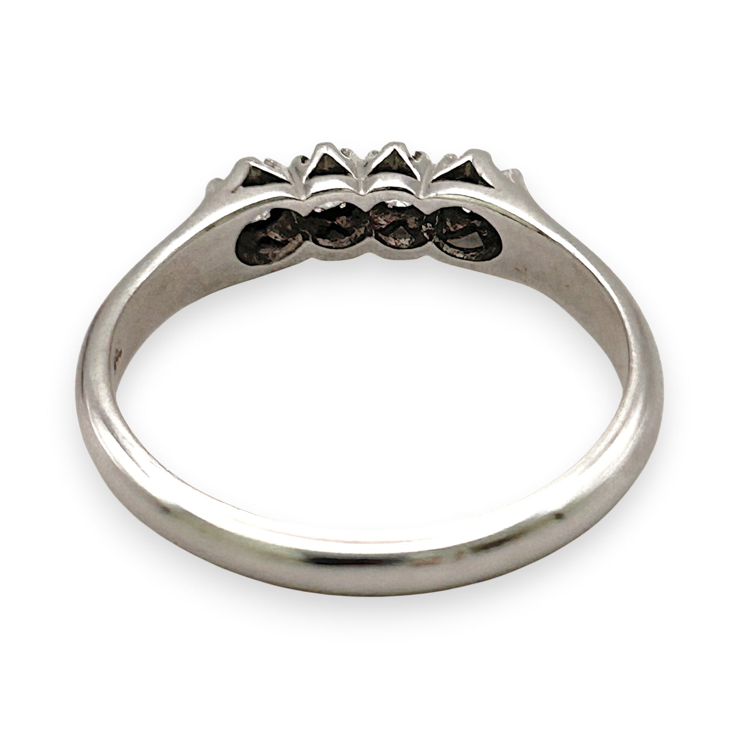 BRAND NEW | 18ct White Gold Aurora Diamond Line Ring Valuation $3,600