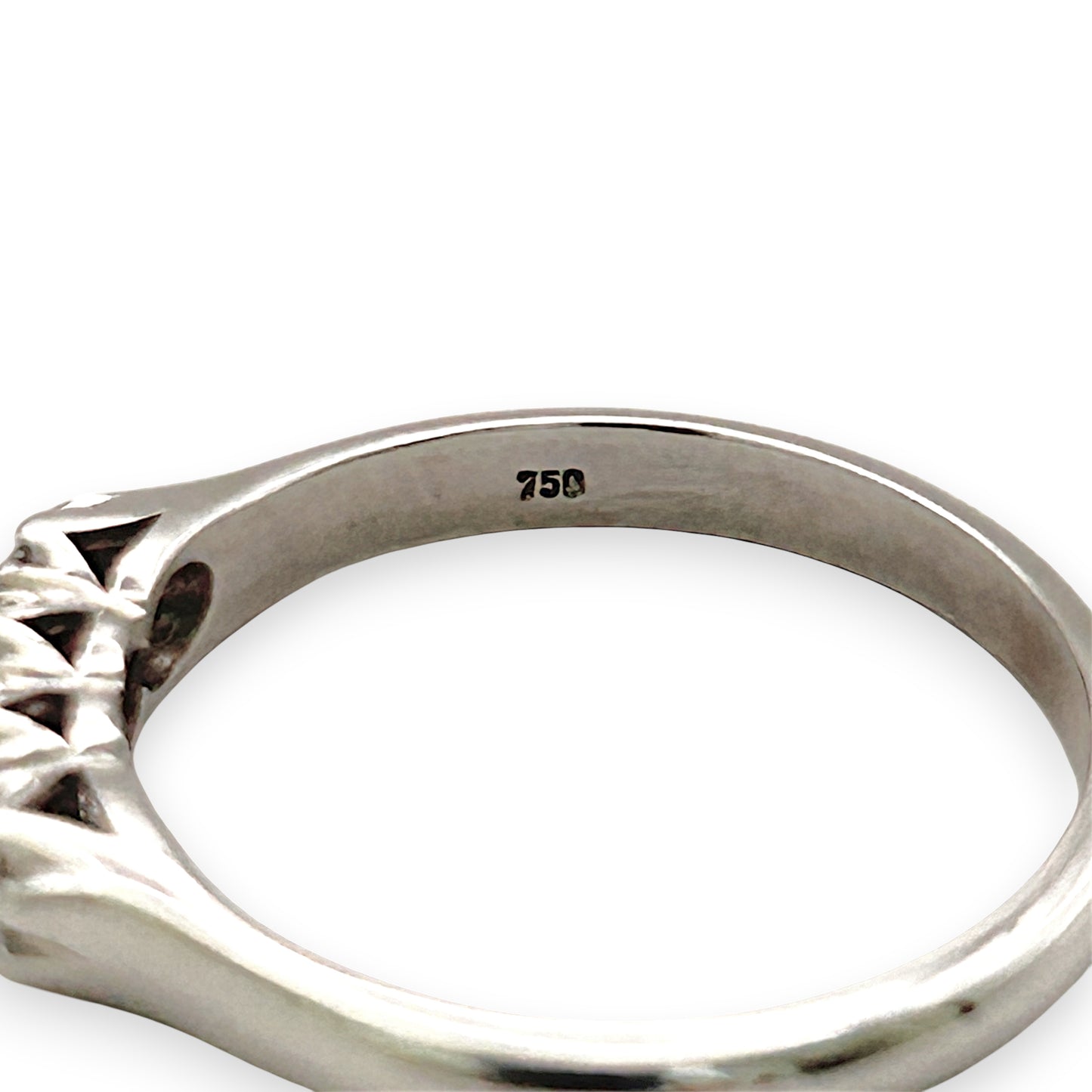 BRAND NEW | 18ct White Gold Aurora Diamond Line Ring Valuation $3,600