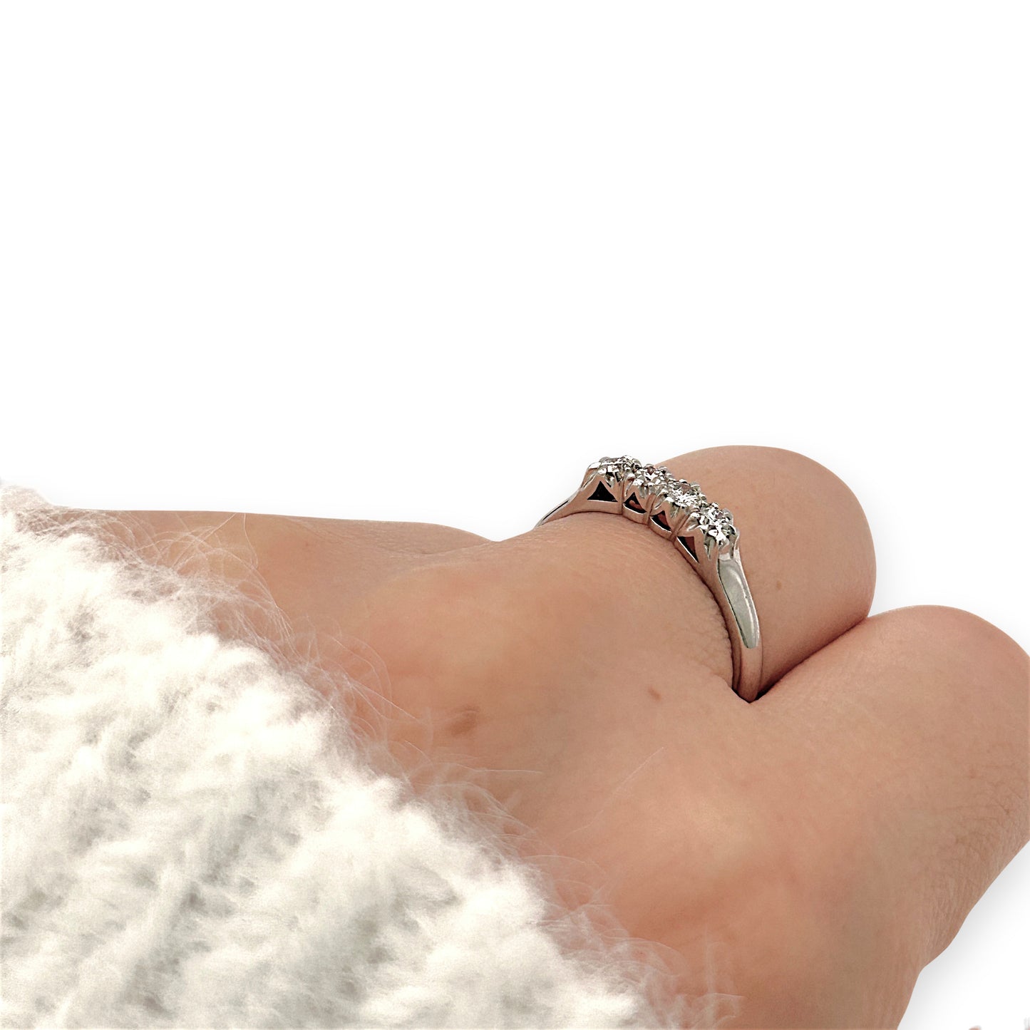 BRAND NEW | 18ct White Gold Aurora Diamond Line Ring Valuation $3,600